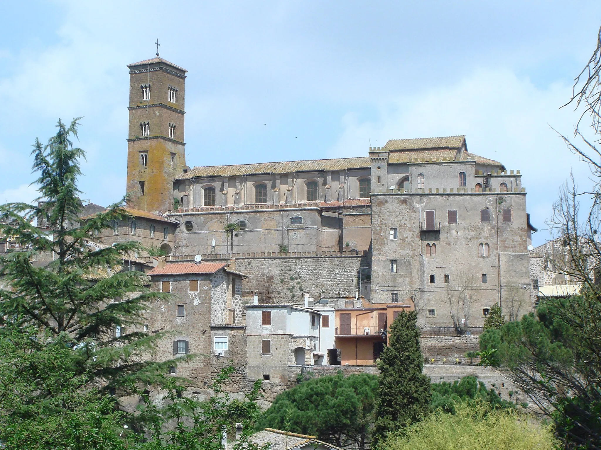 Photo showing: View of old city of Sutri, Italy, with the Cathedral of Santa Maria Assunta