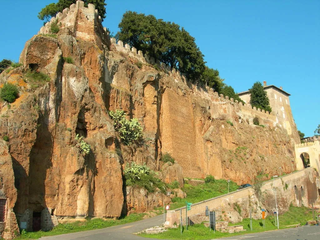 Photo showing: Ceri est une petite ville du Latium, une frazione de la comune de Cerveteri dans la province de Rome