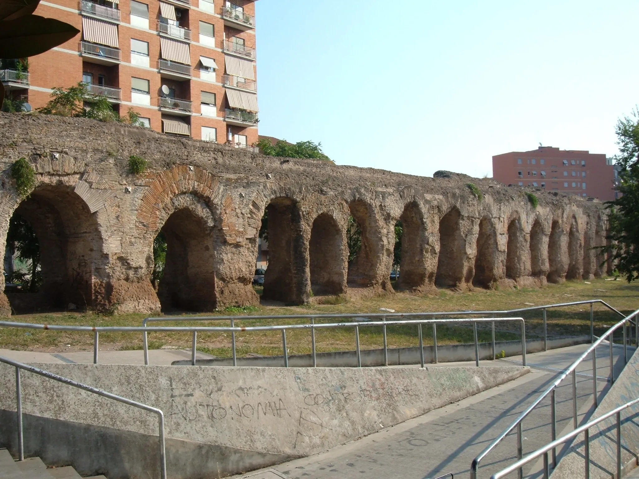 Photo showing: Acquedotto Alessandrino, a Torpignattara, in Roma.