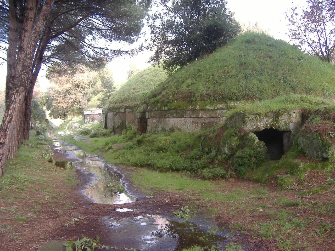 Photo showing: The main thoroughfare through the necropolis