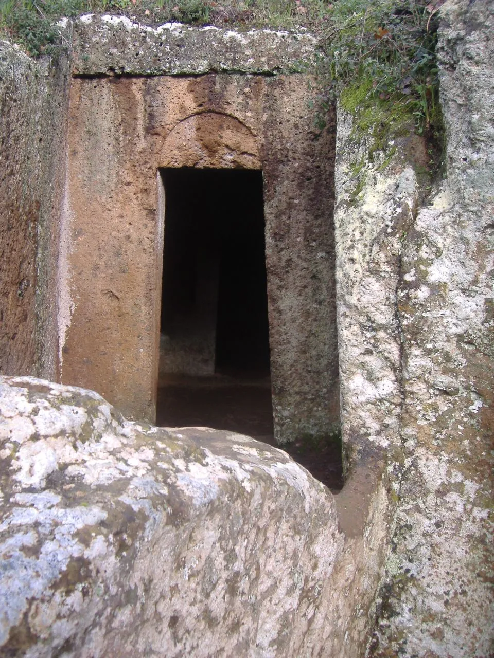 Photo showing: Square tomb entrance