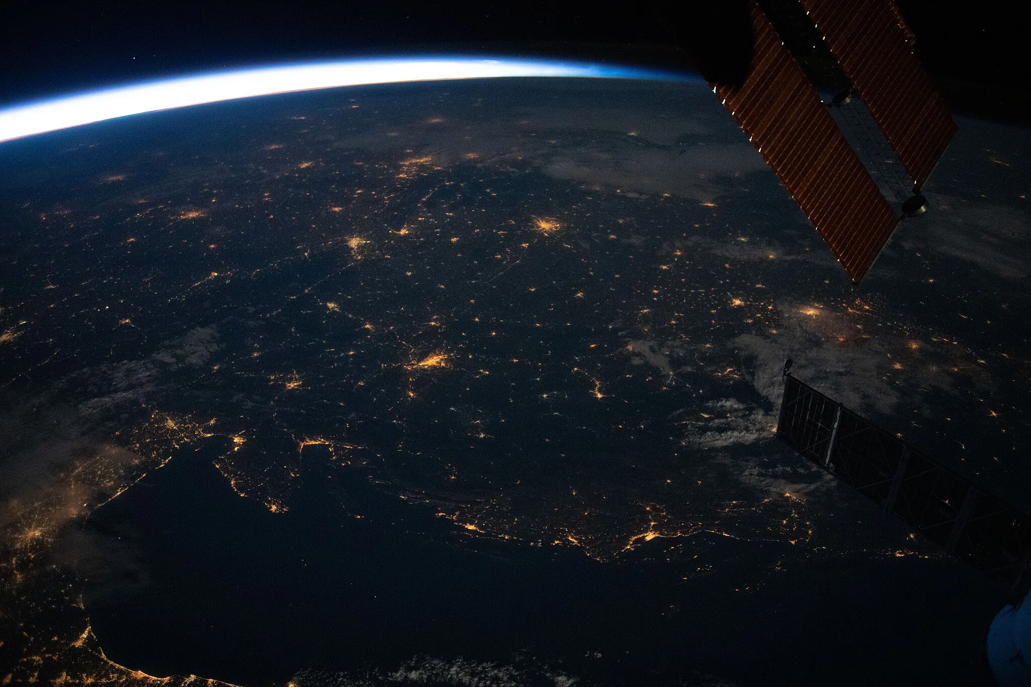 Photo showing: View of Earth taken during ISS Expedition 65.