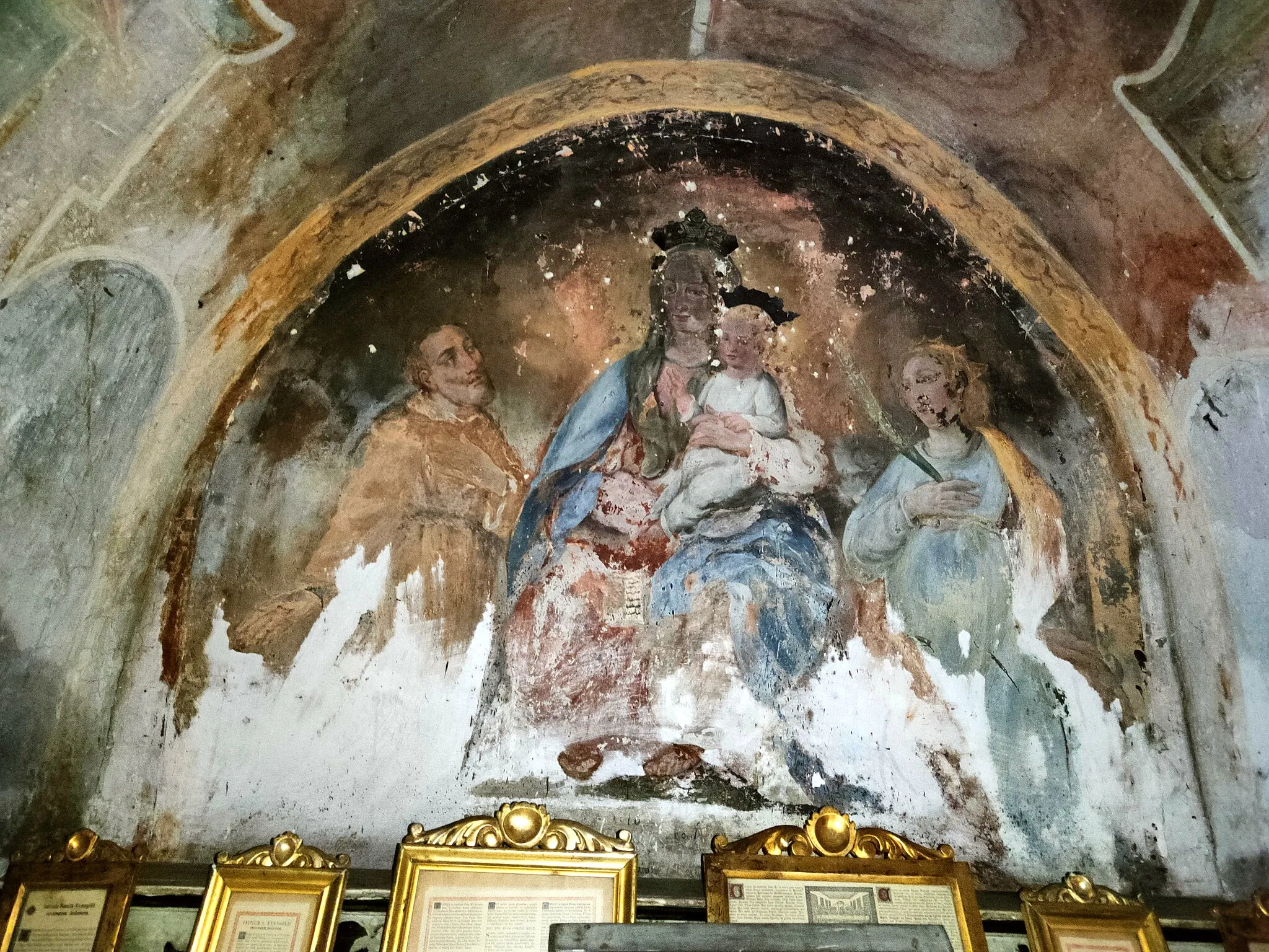 Photo showing: Cripta affrescata raffigurante la Madonna col Bambino, situata all'interno della Chiesa di Santa Maria delle Grazie a Grotte Santo Stefano - VT.