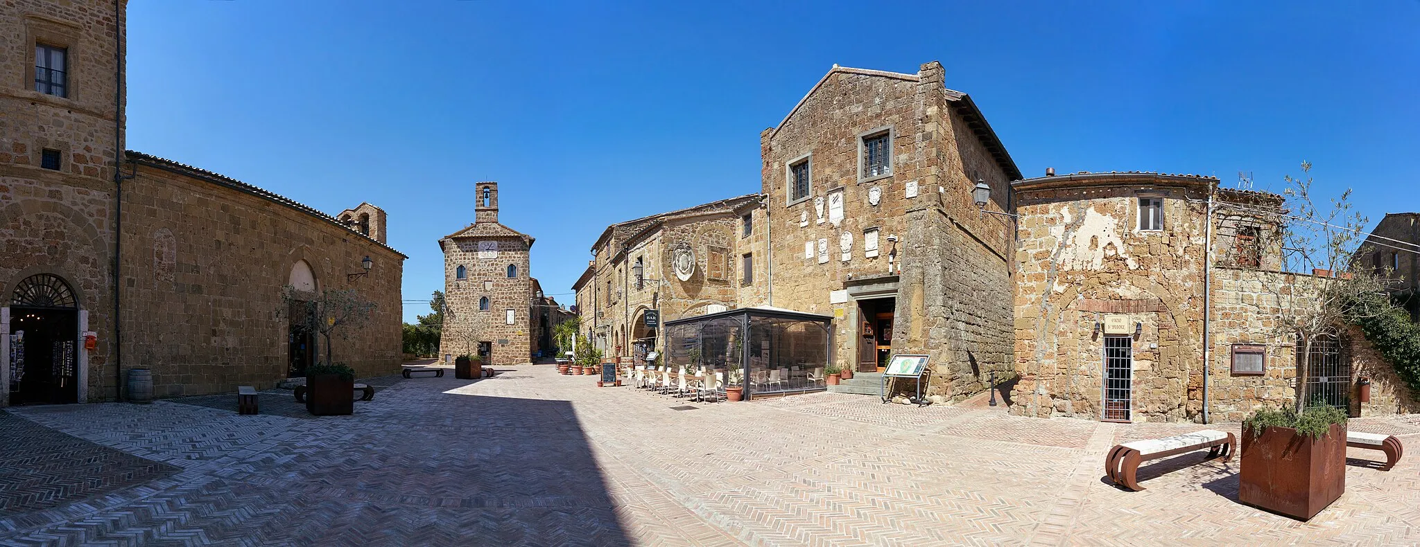 Photo showing: Market Square of Sovana, Tuscany with Santa Maria Maggiore church to the left  seen from E - stitched from 10 frames - FOV: 190° x 90° | Mercator projection