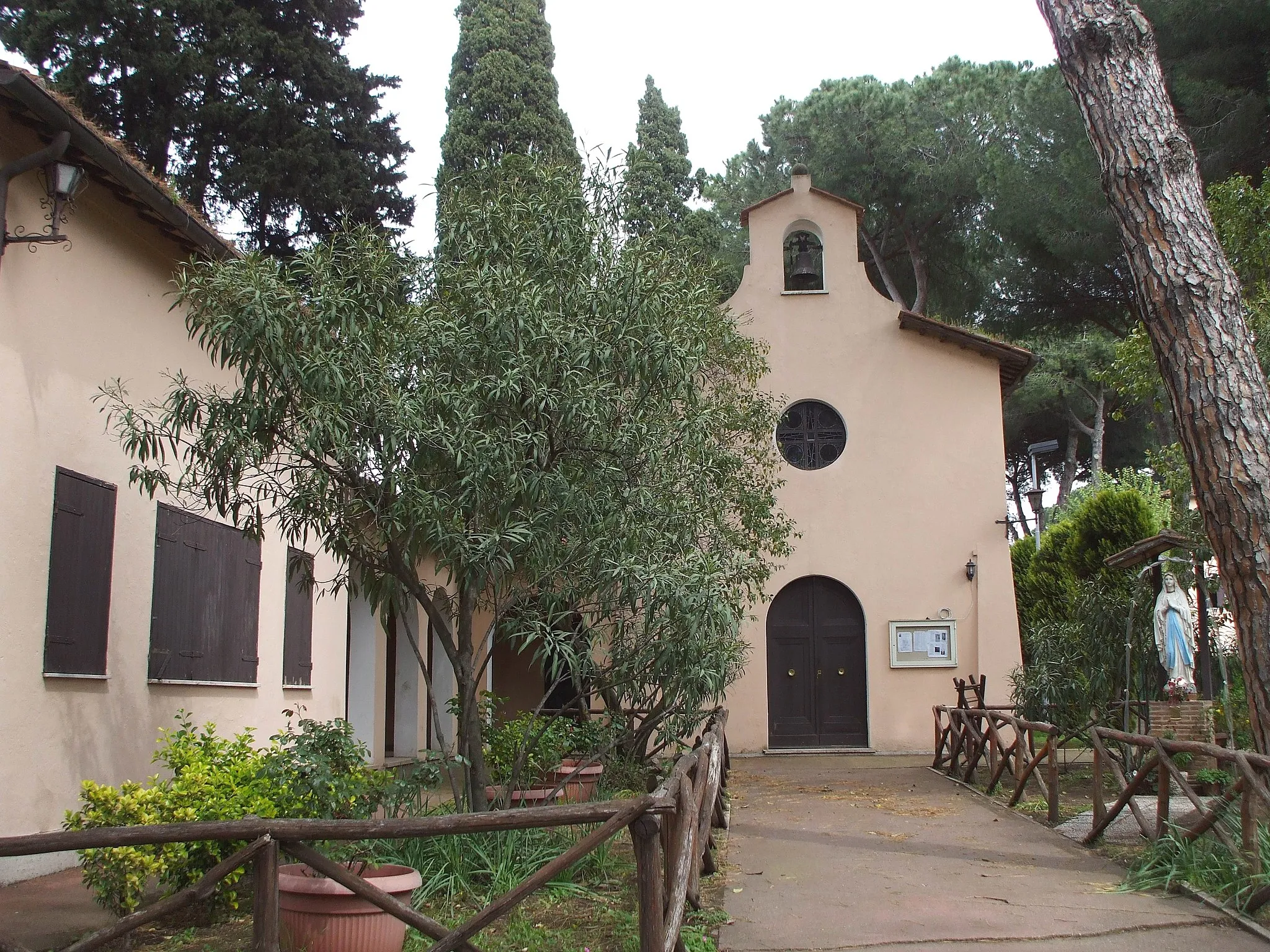 Photo showing: Pavona - Palazzo Morgano - Chiesa di Santa Teresa d'Avila