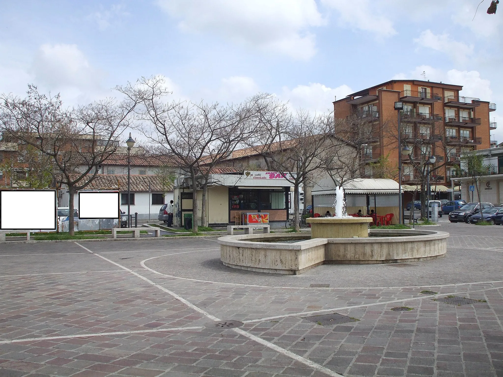 Photo showing: Pavona di A.L. - p.zza Berlinguer - la fontana