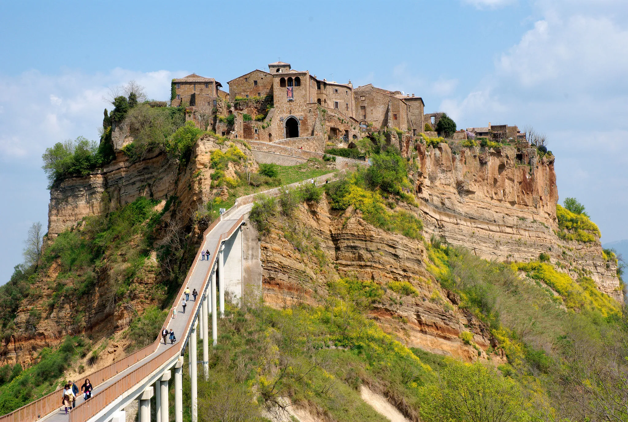 Photo showing: Bagnoregio is a small town in Lazio, Italy. The old part, called "civita", is on the top of the hill.