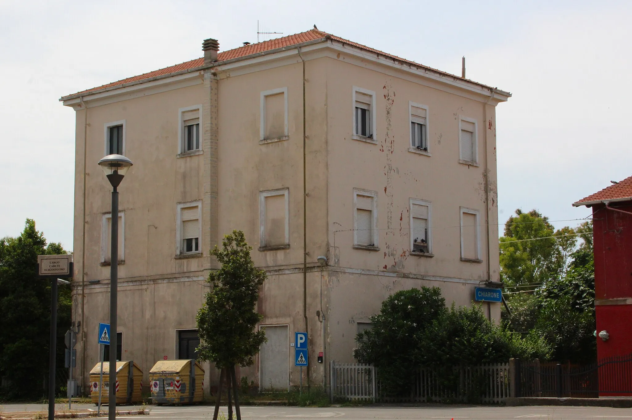 Photo showing: Chiarone train station, Chiarone Scalo, hamlet of Capalbio, Province of Grosseto, Tuscany, Italy