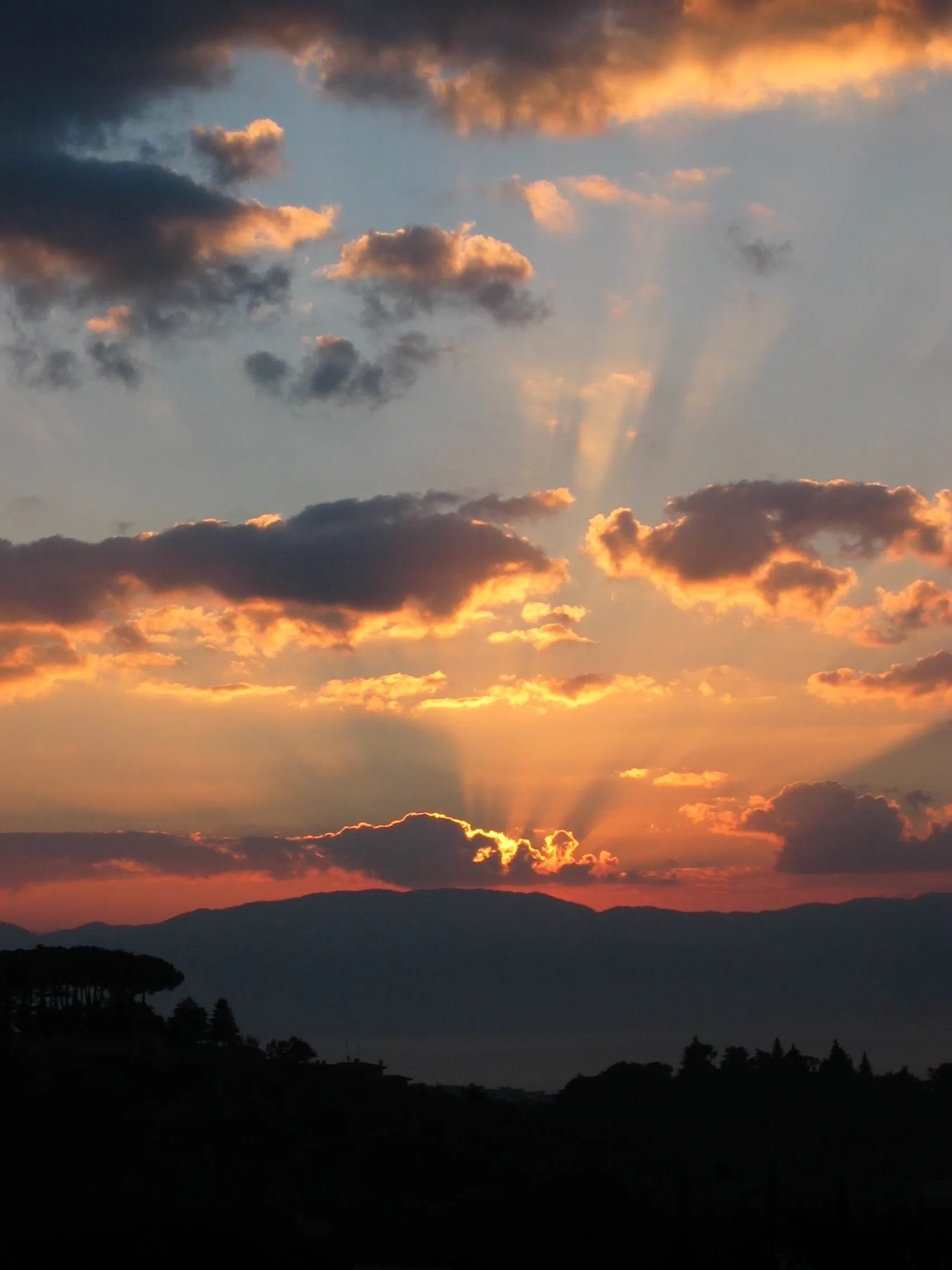 Photo showing: Alba sugli appennini laziali