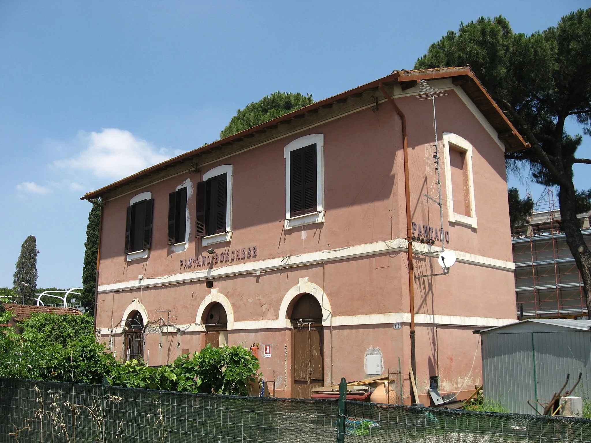 Photo showing: Former station Pantano Borghese of the Rome Fiuggi railway.