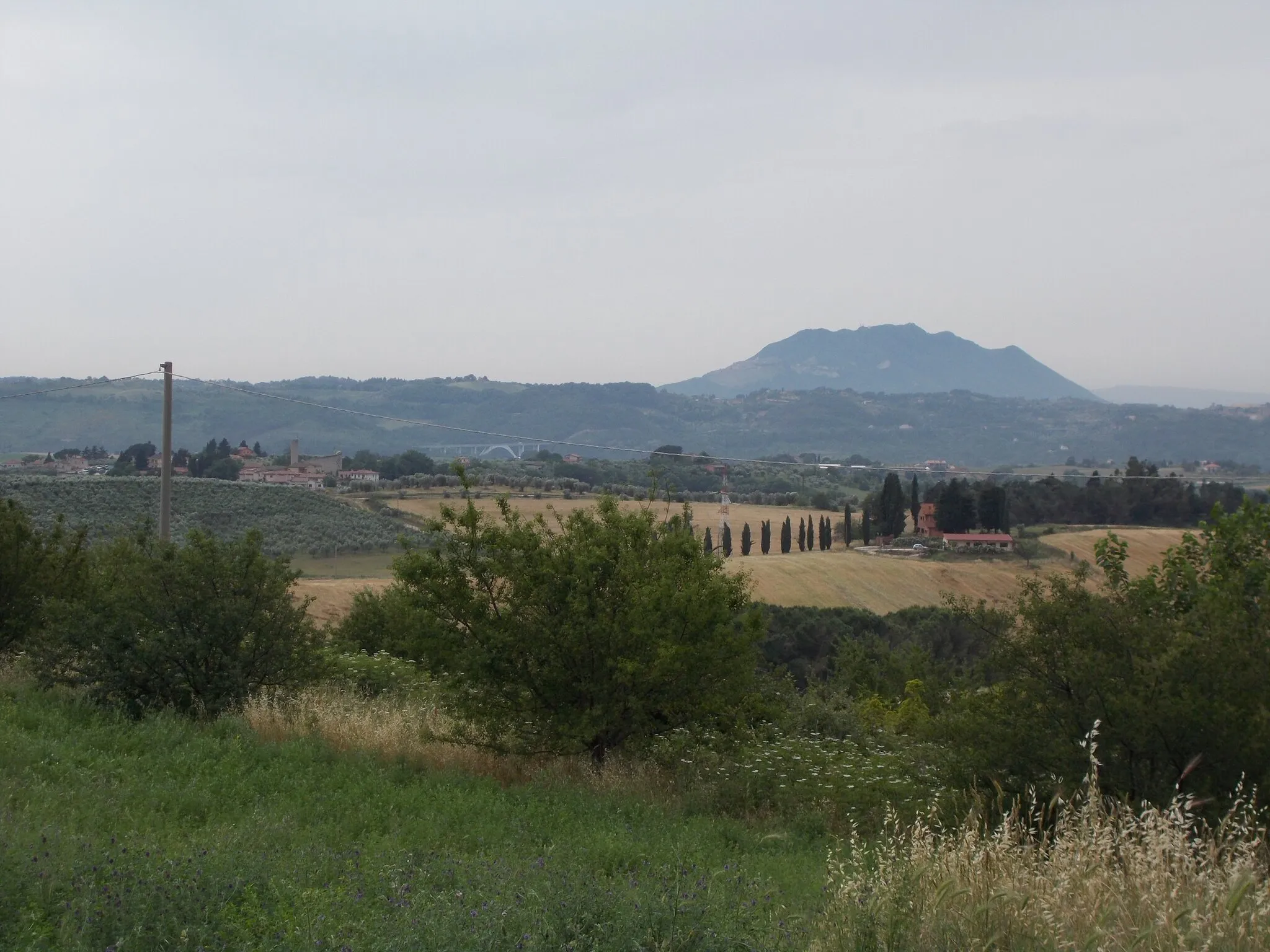 Photo showing: Panorama della località di Ponte Sfondato dalla collina di Grotta di Torri