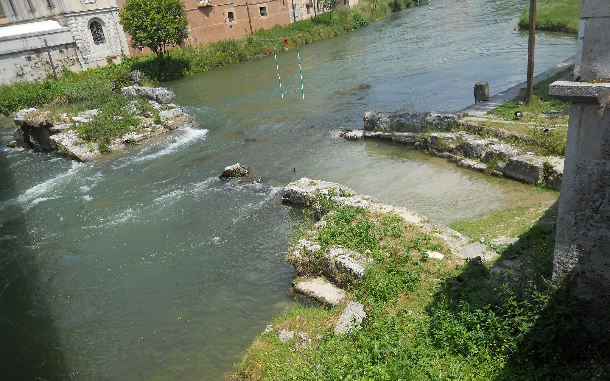 Photo showing: Closeup of the ancient Roman bridge of Rieti, Italy