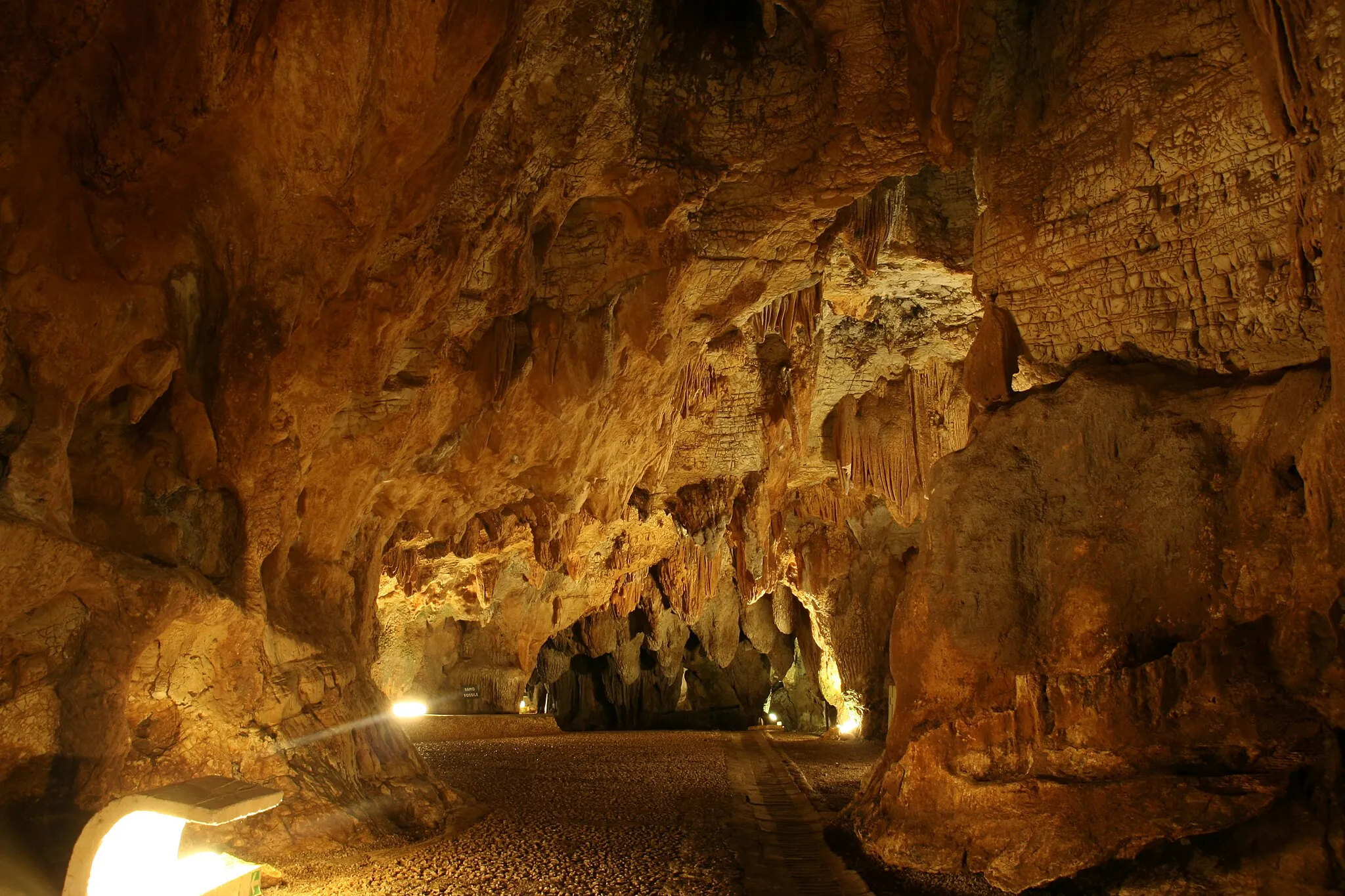 Photo showing: grotte di pastena primo corridoio (DC)