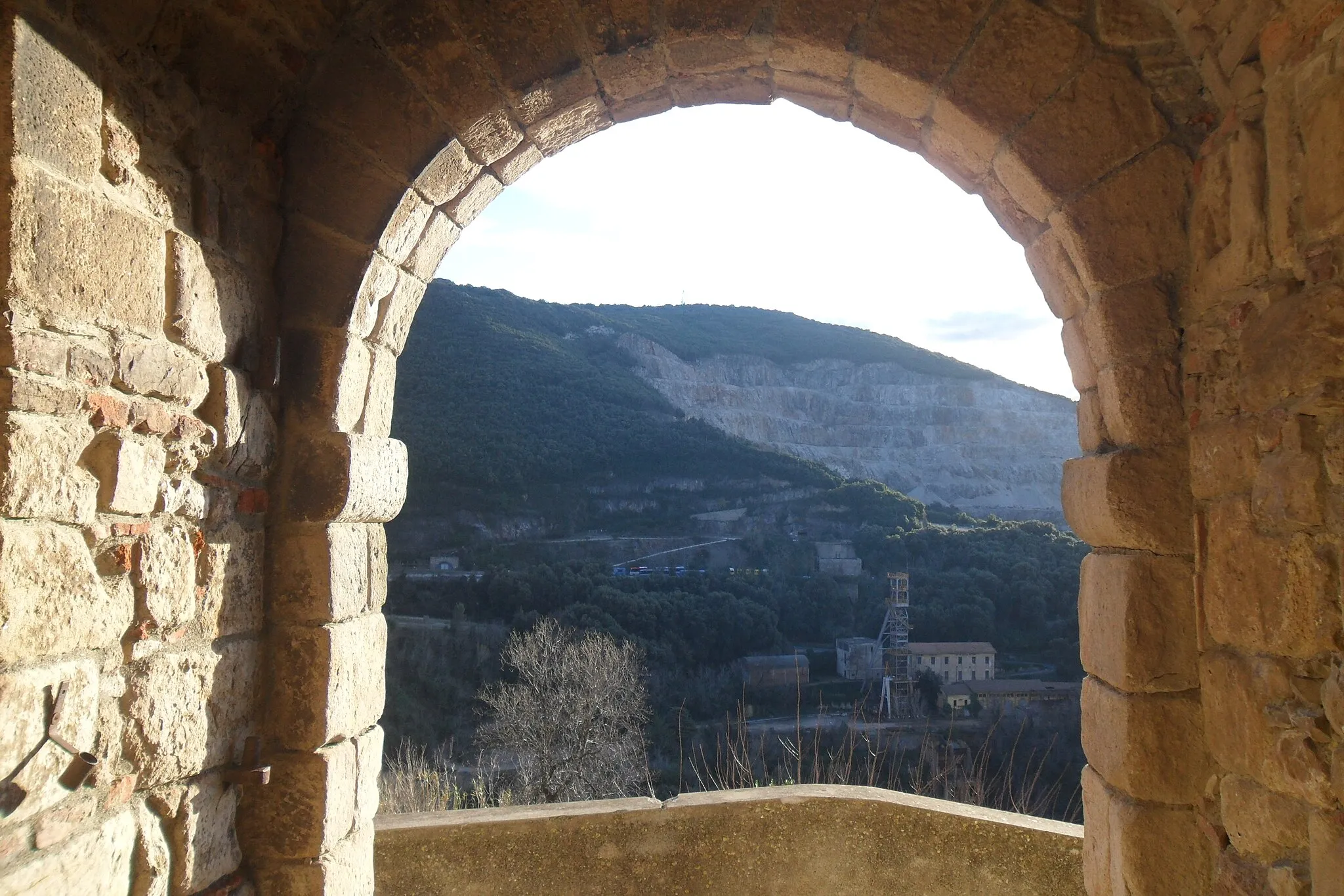 Photo showing: Monte Calvo osservato da Gavorrano