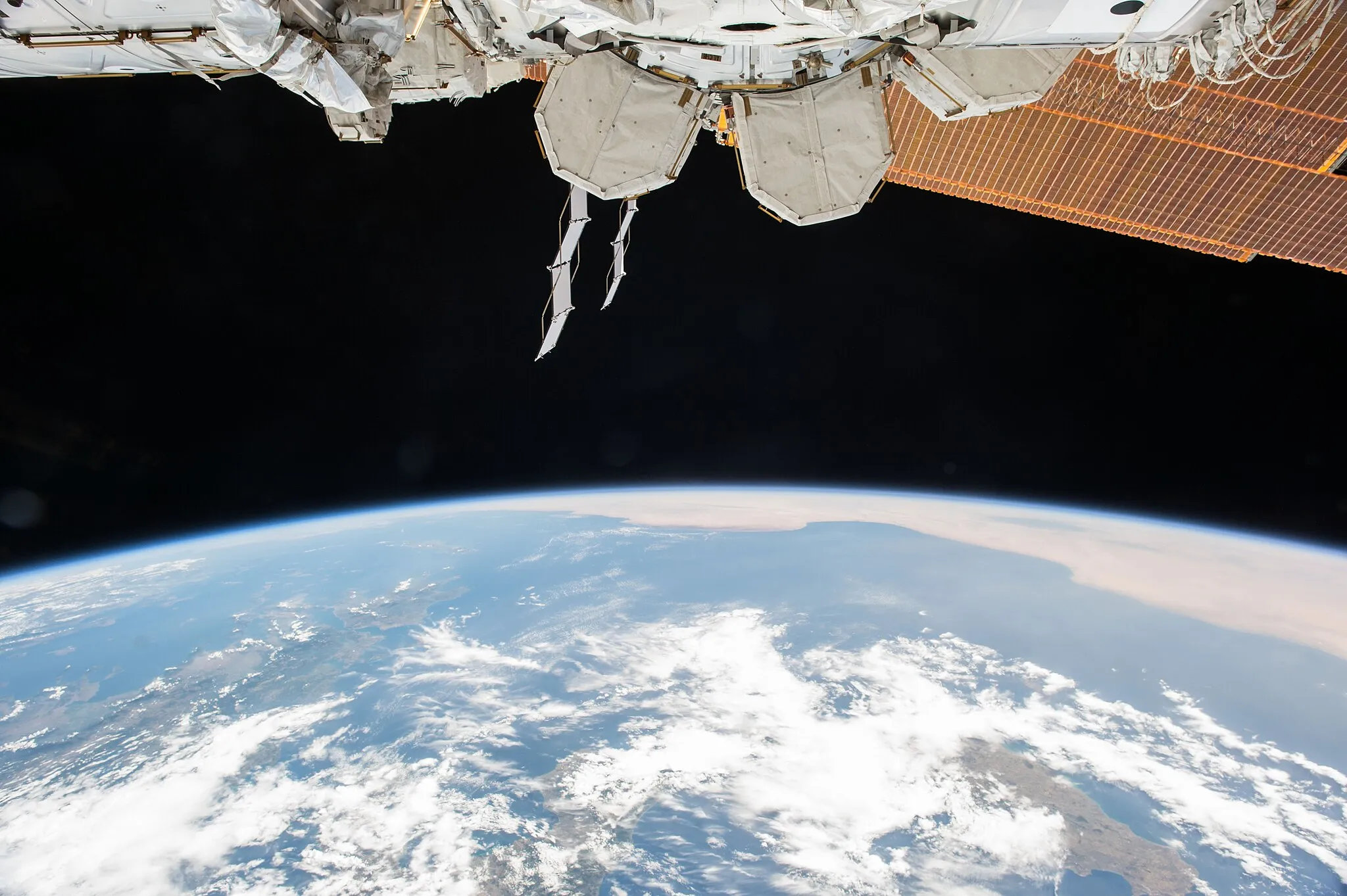 Photo showing: View of Earth taken during ISS Expedition 44.