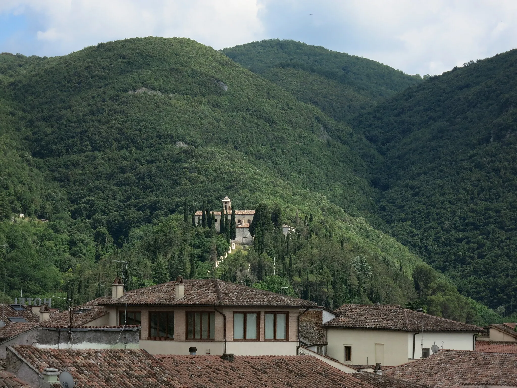 Photo showing: Saint Anthony by the mountain church and convent as seen from Vincentini Palace's gardens - Rieti, Lazio, Italy