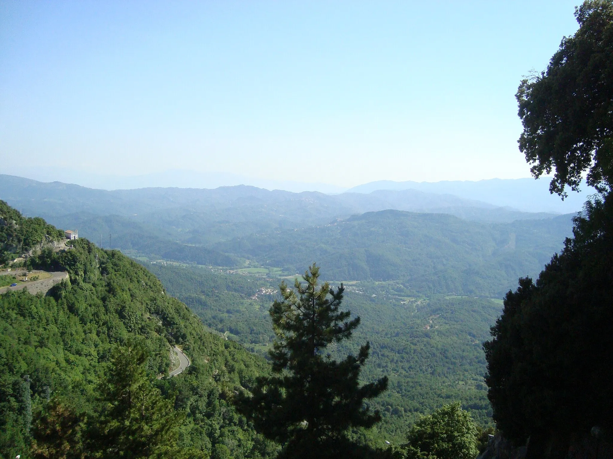 Photo showing: Vue des monts Ruffiens (Monti Ruffi) dans les Appenins en Italie depuis Cervara di Roma