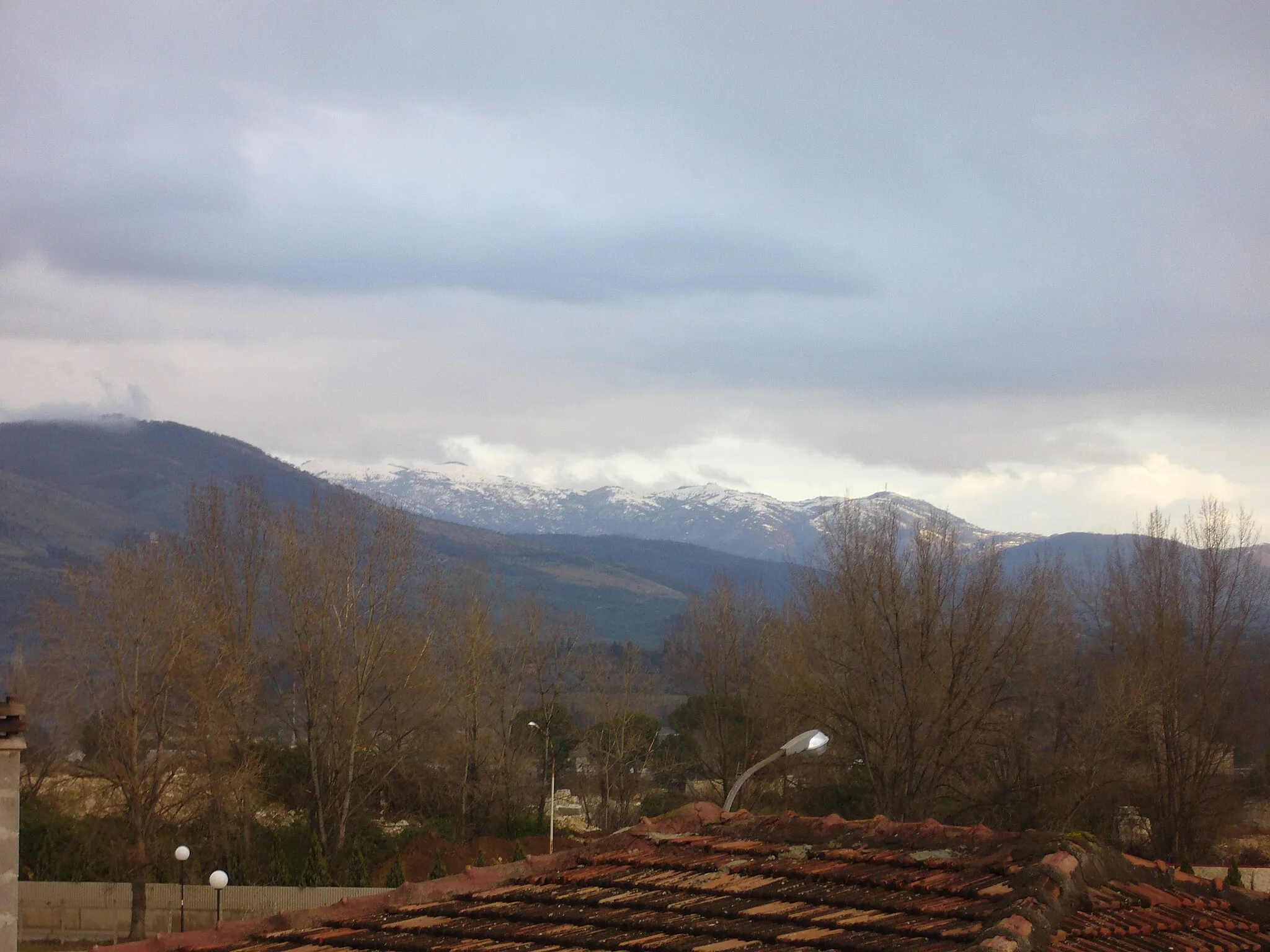 Photo showing: Versante nord-ovest dei Monti Prenestini, visti da Villalba di Guidonia Montecelio (RM)
