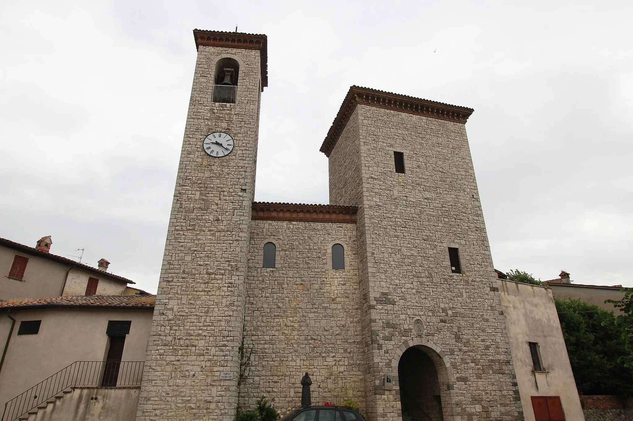 Photo showing: Defensive walls of Casteltodino, hamlet of Montecastrilli, Province of Terni, Umbria, Italy