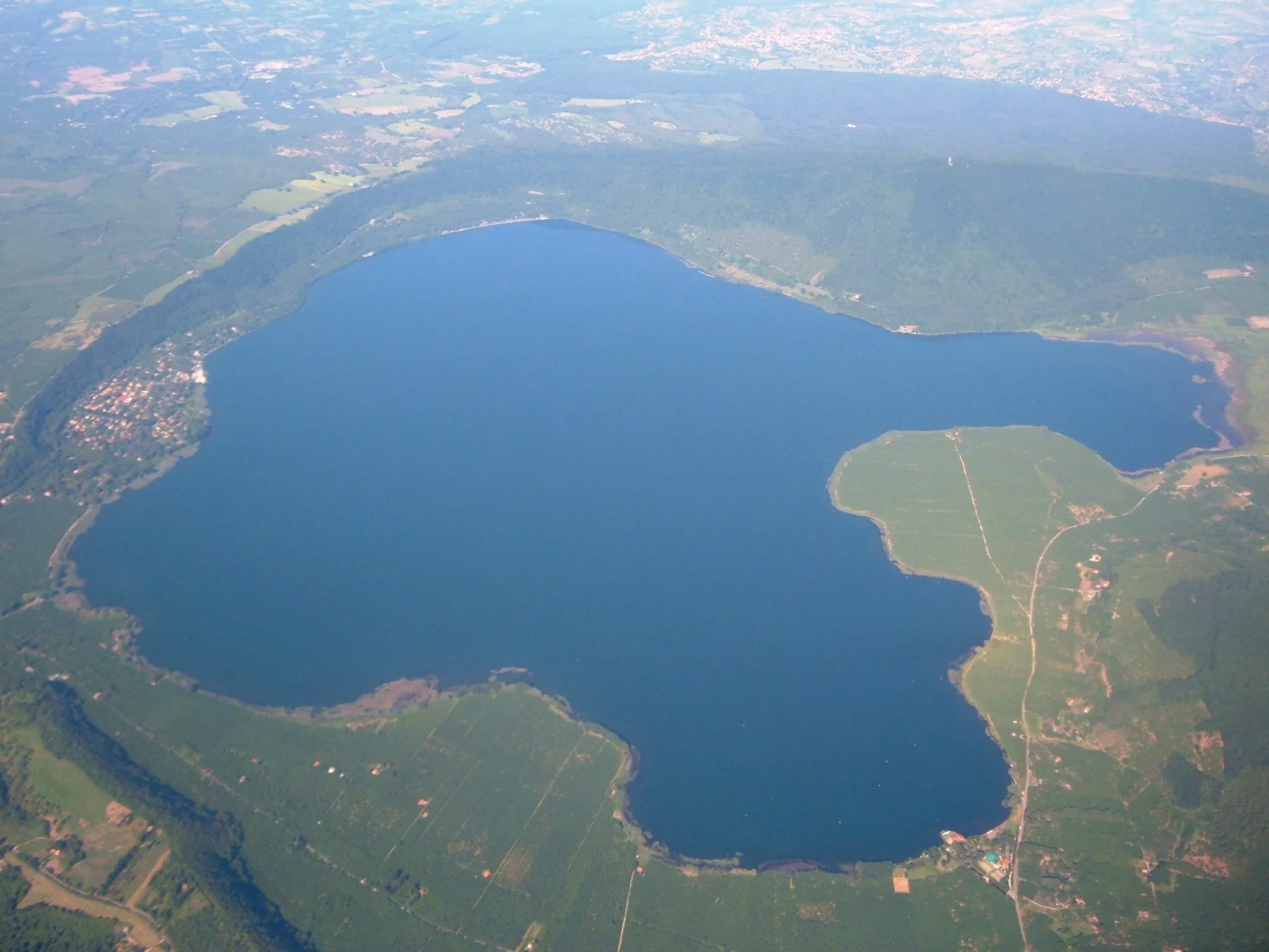 Photo showing: Vista aerea del Lago di Vico.