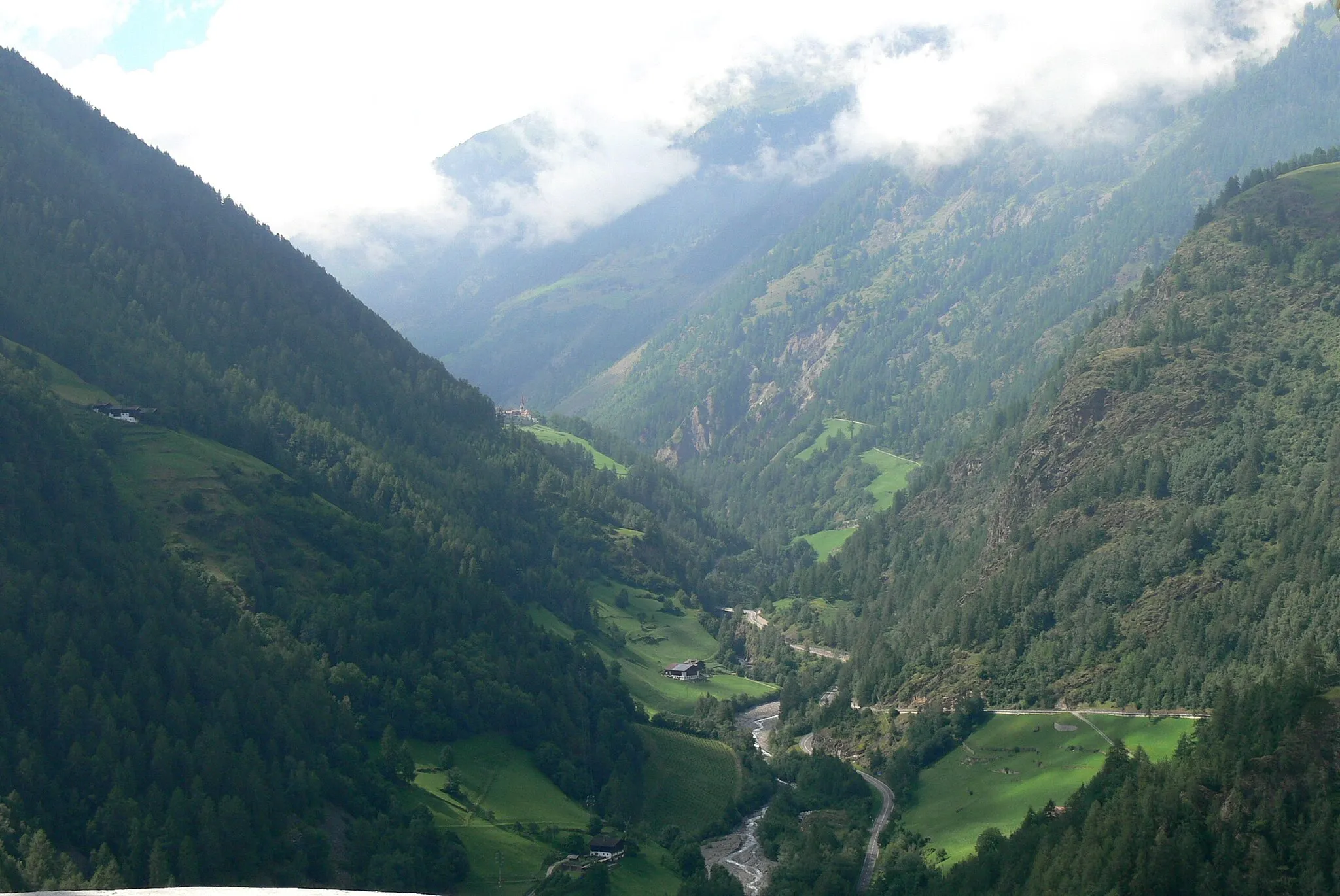 Photo showing: Katharinaberg ( South Tirol ). View of the Schnals valley.