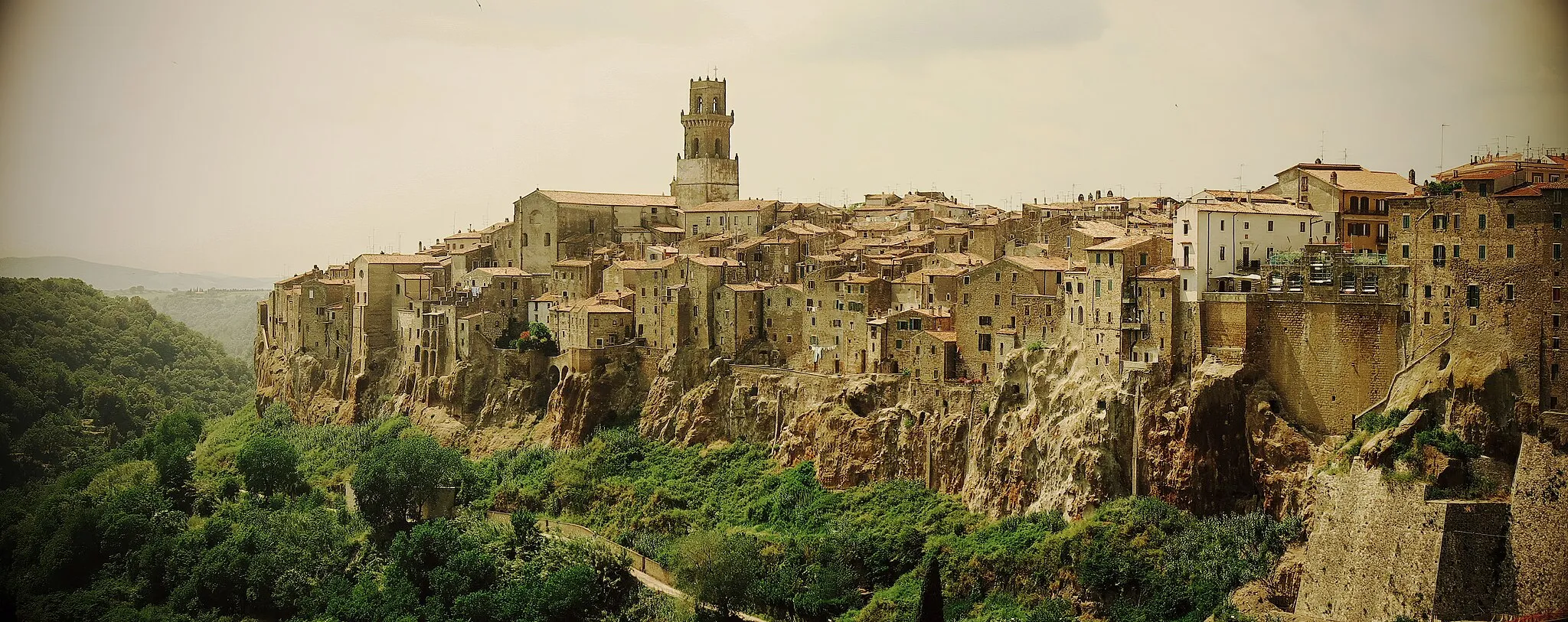 Photo showing: Panorama view of Pitigliano, Italy (2)