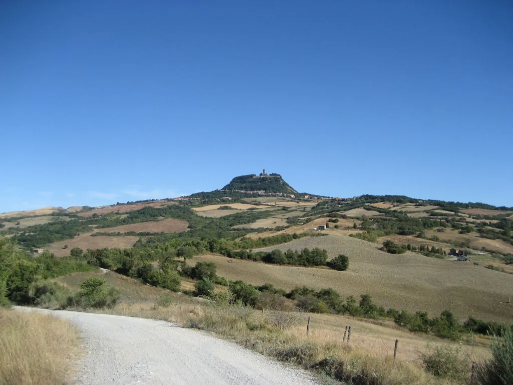 Photo showing: far view picture of city Radicofani/Italy
