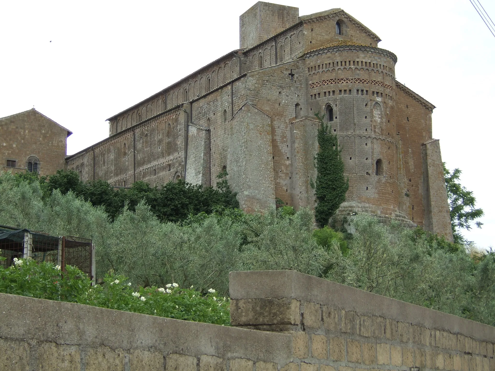 Photo showing: Apsis of the St. Peters' Basilika in Tuscania (IT)