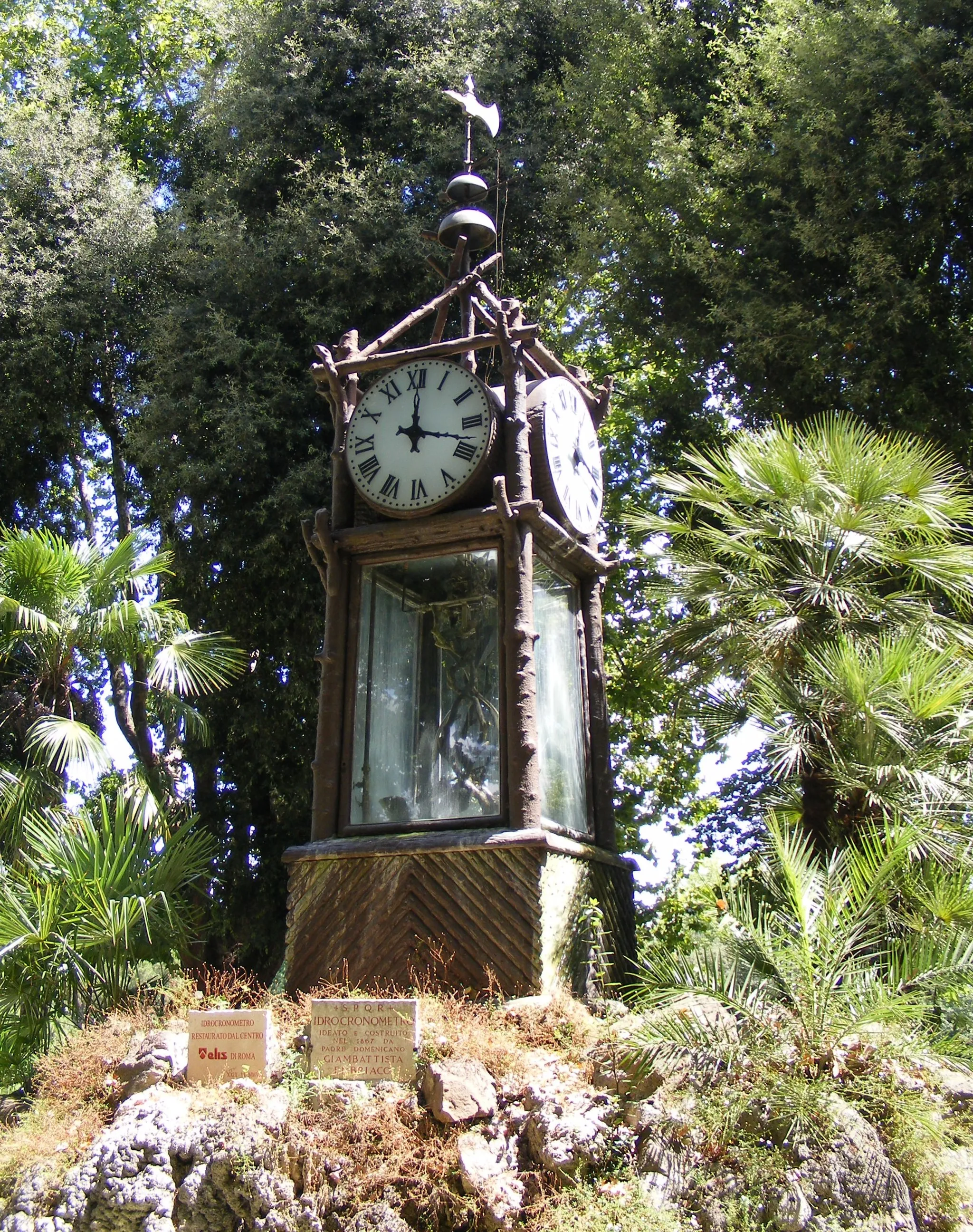 Photo showing: Hydrochronometer by Embriaco (total view with signs) at the Pincio hill