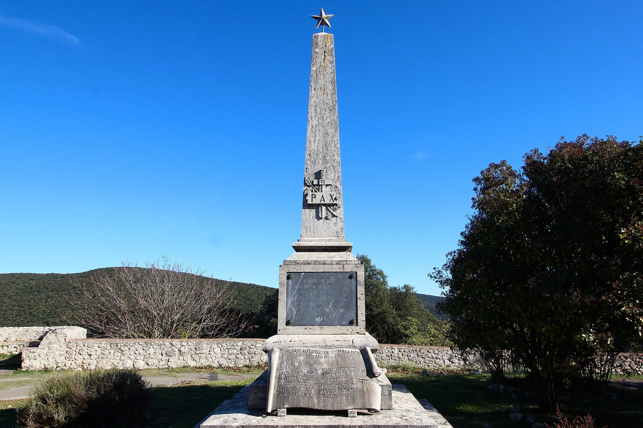 Photo showing: Monumento ai Caduti (Porchiano del Monte, hamlet of Amelia, Province of Terni, Umbria, Italy)