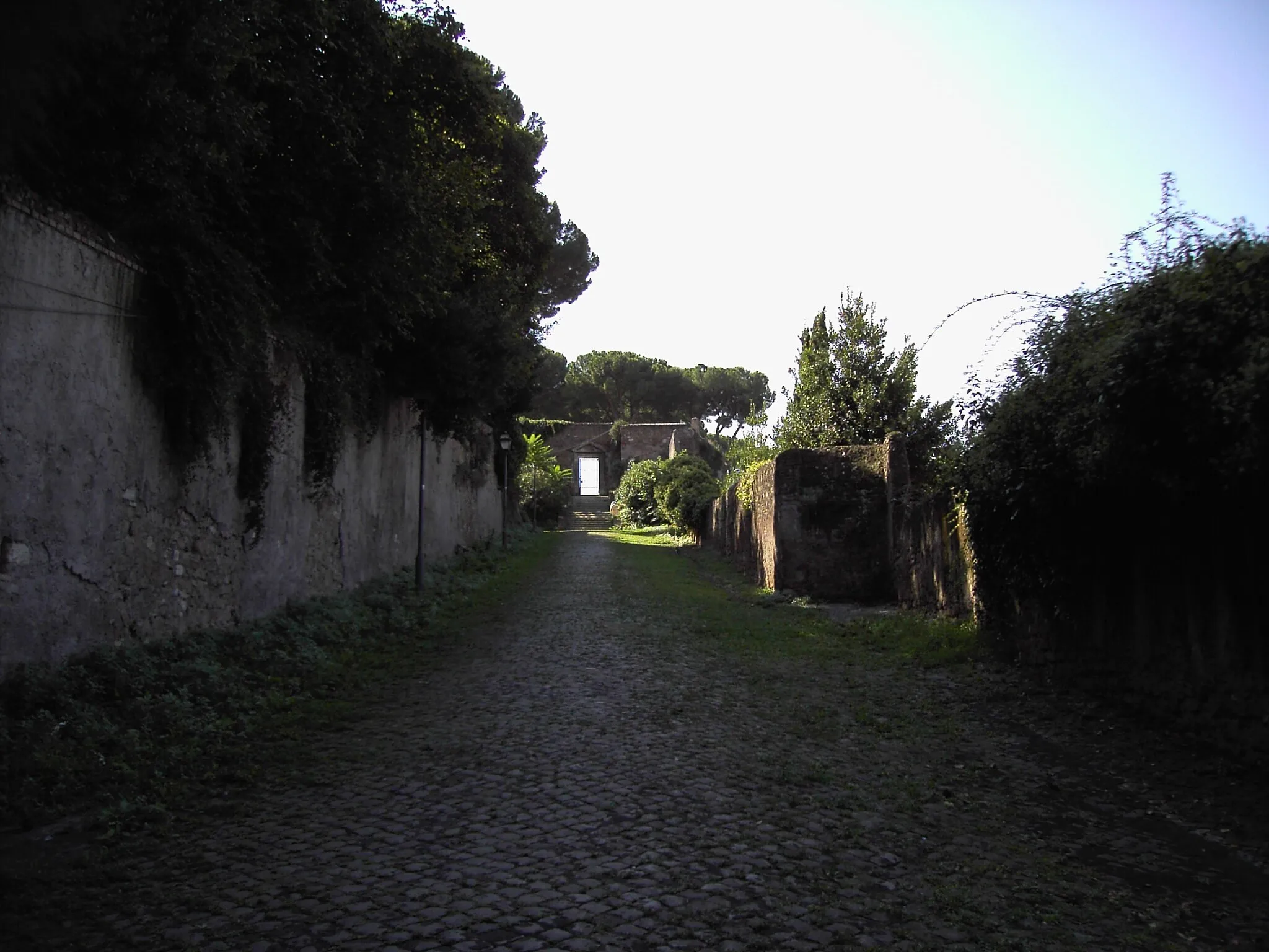 Photo showing: Roma, Clivo di Rocca Savella e ingresso al Giardino degli aranci