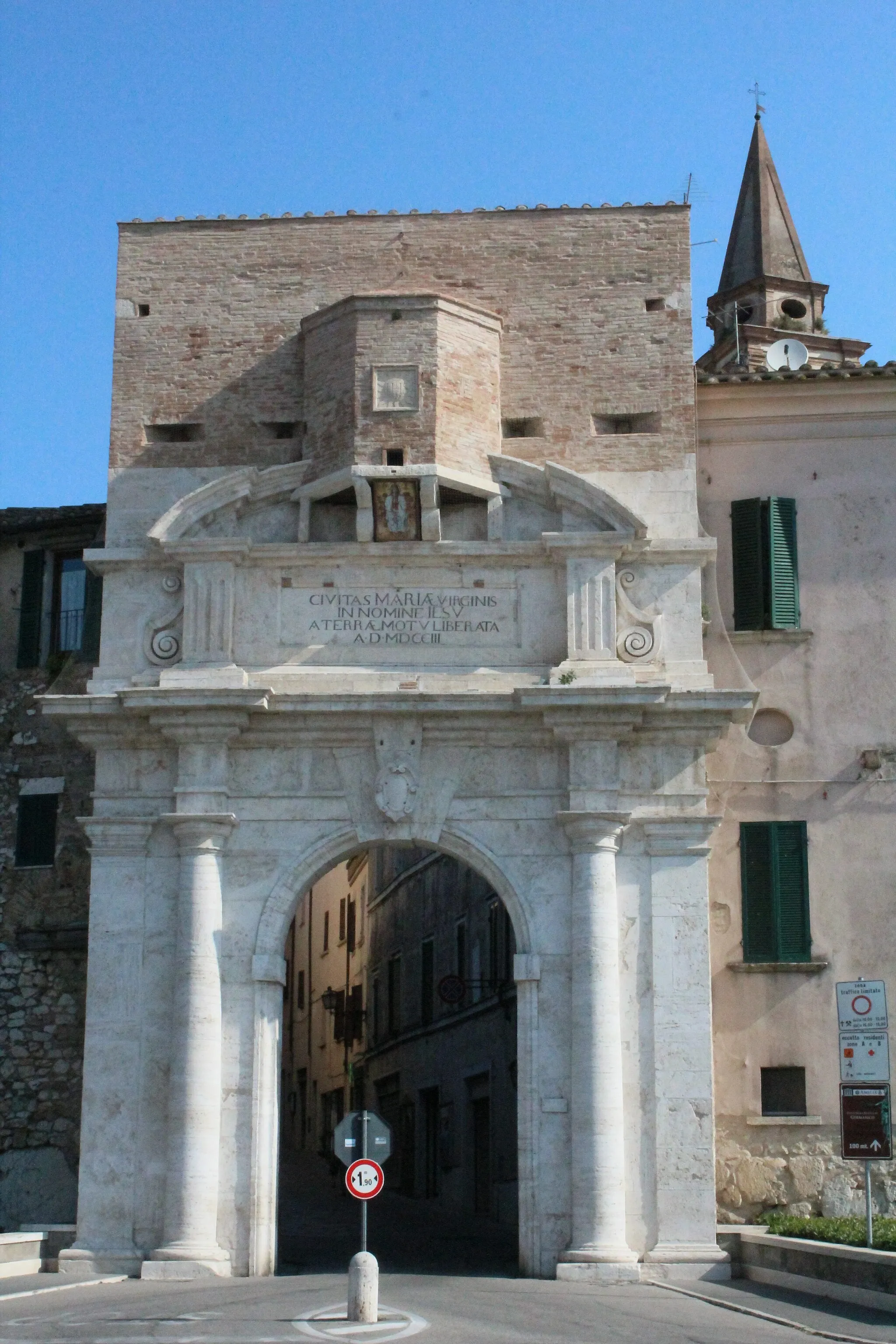 Photo showing: City Gate Porta Romana in Amelia, Province of Terni, Umbria, Italy