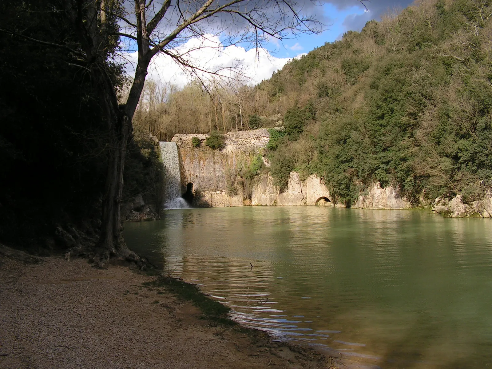 Photo showing: Riccardo Passagrilli
Scorcio del Rio Grande. diga del XII secolo - Amelia Italia
