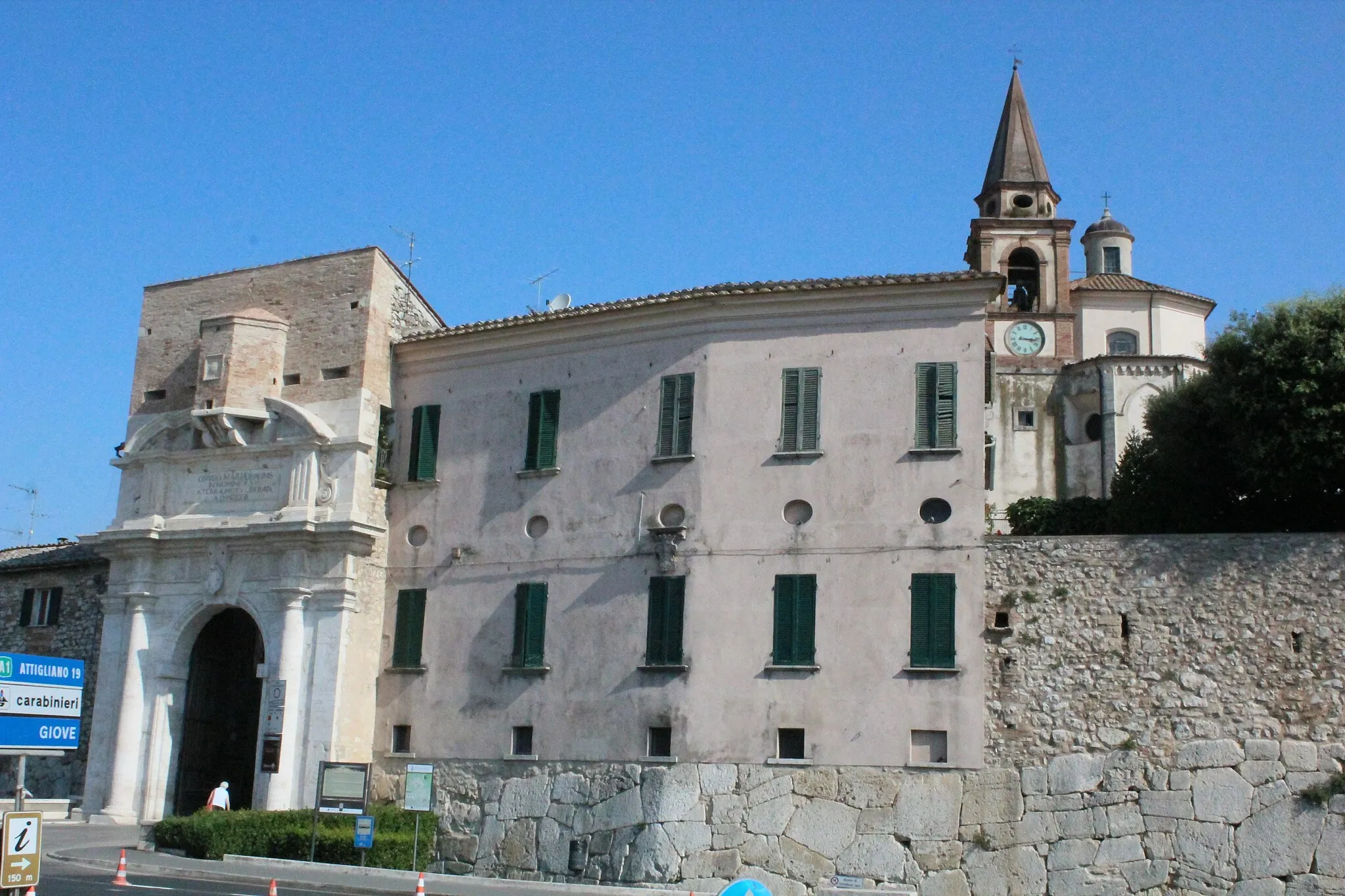Photo showing: City Gate Porta Romana and the San Francesco Church in Amelia, Province of Terni, Umbria, Italy