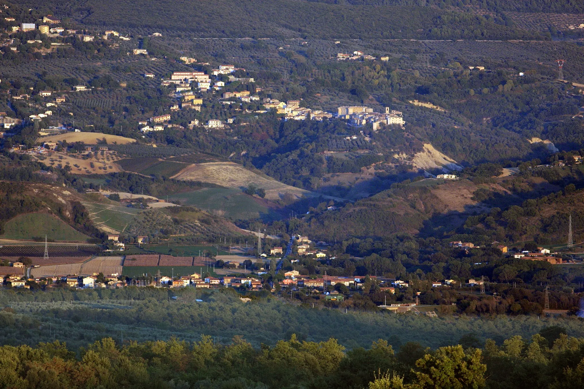 Photo showing: Panorama di Alviano da Castel Cellesi (VT)