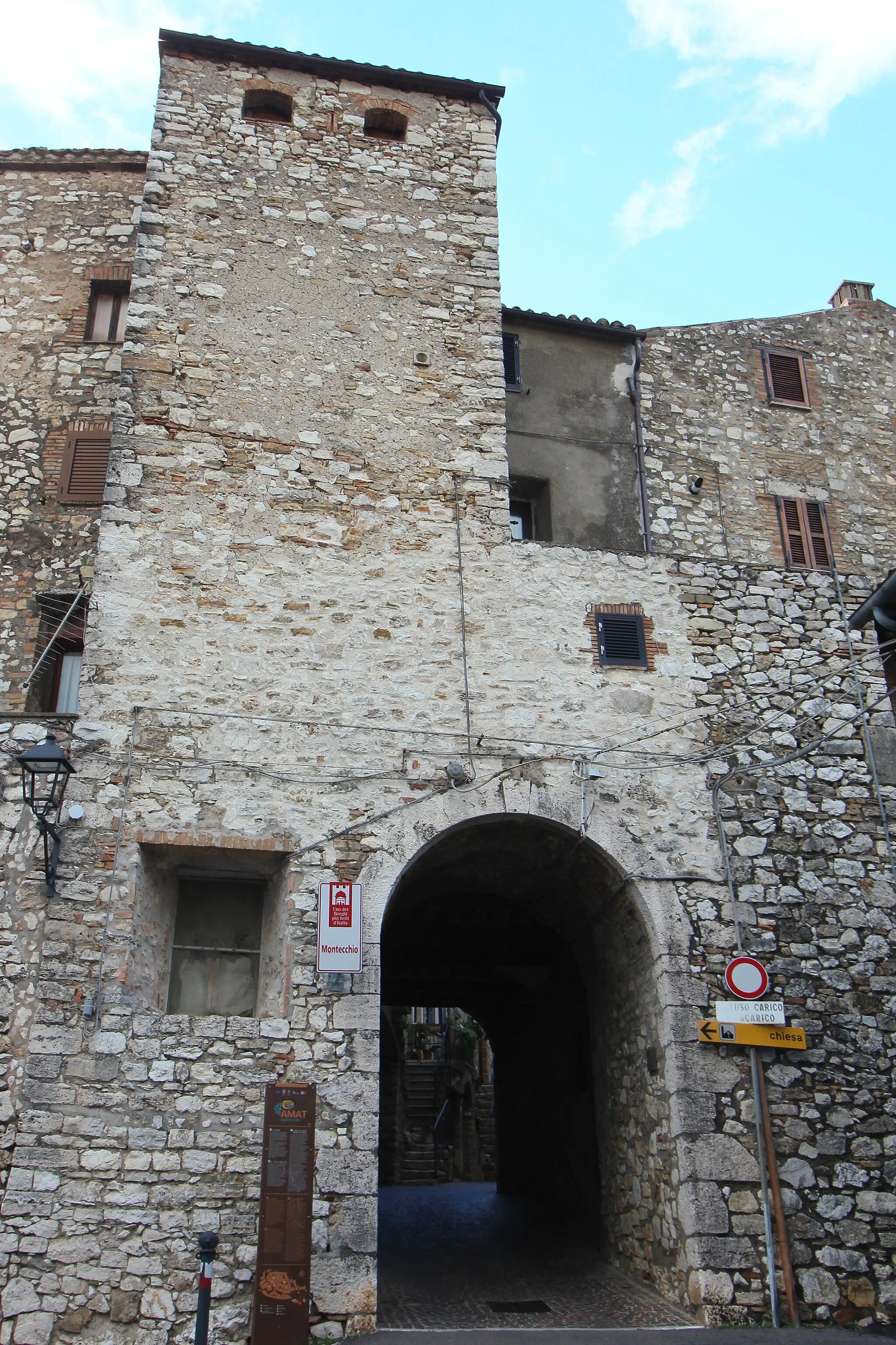 Photo showing: defensive gate Porta Nova, defensive walls of Montecchio, Province of Terni, Umbria, Italy