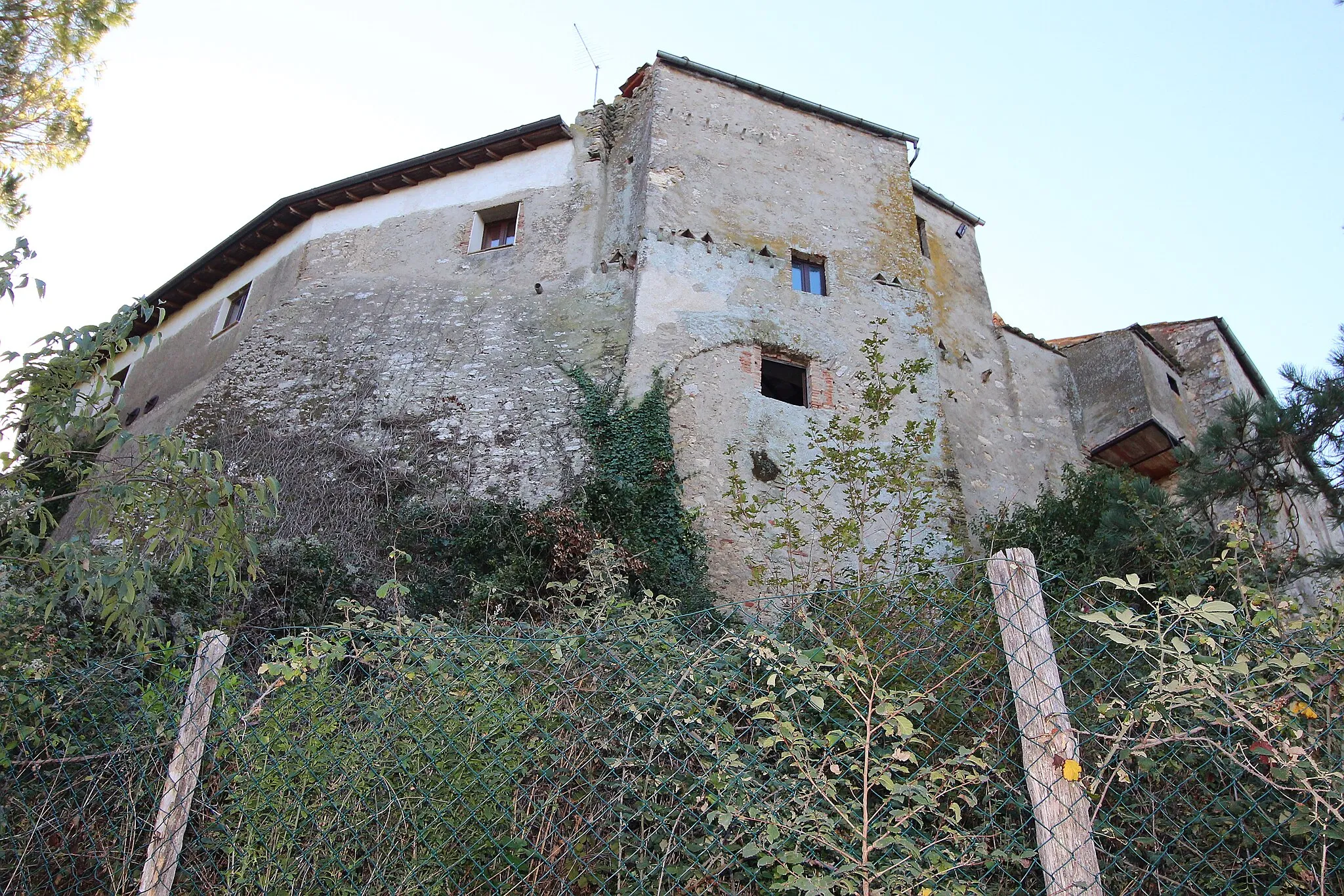 Photo showing: Defensive walls of Penna in Teverina