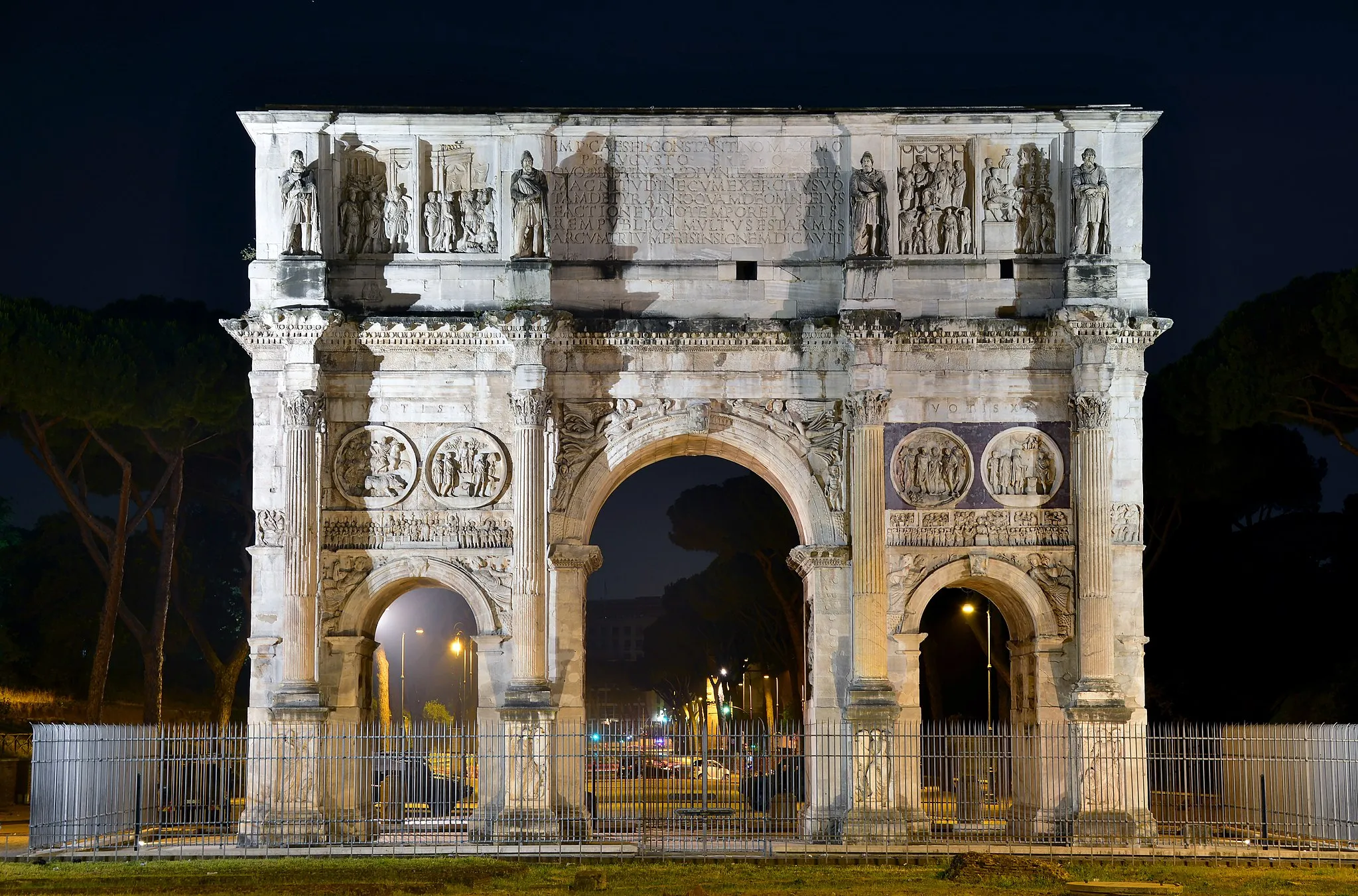 Photo showing: Arch of Constantine at Night (Rome)