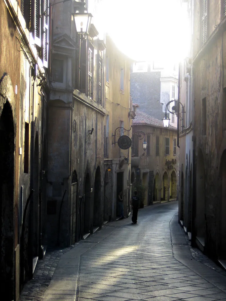 Photo showing: Anagni, Lazio, Italia anagni, street and light