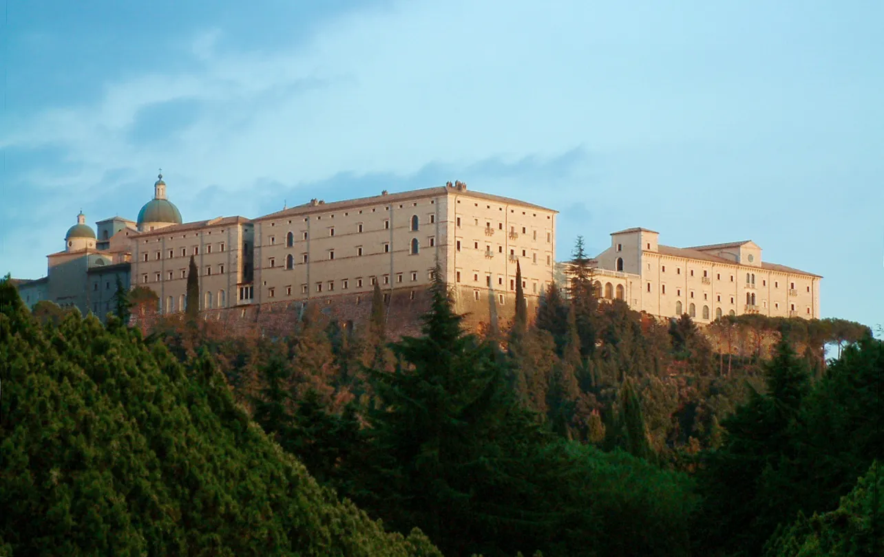 Photo showing: View of the Monte Cassino in Italy abbey at dusk