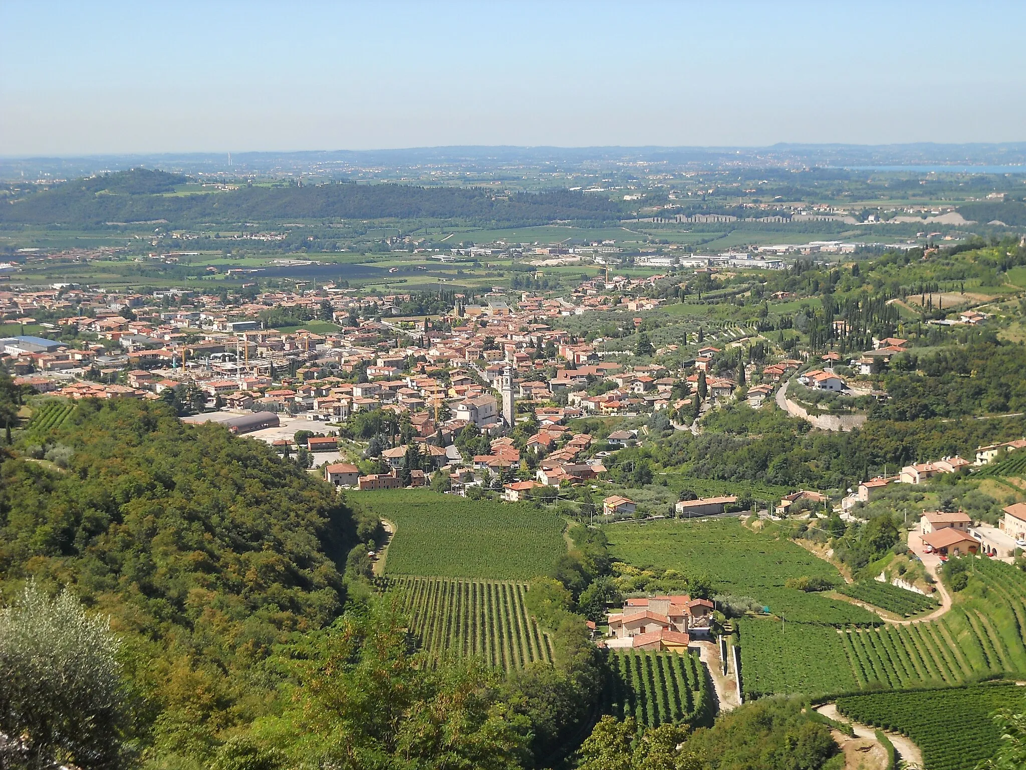 Photo showing: Vista di Sant'Ambrogio di Valpolicella