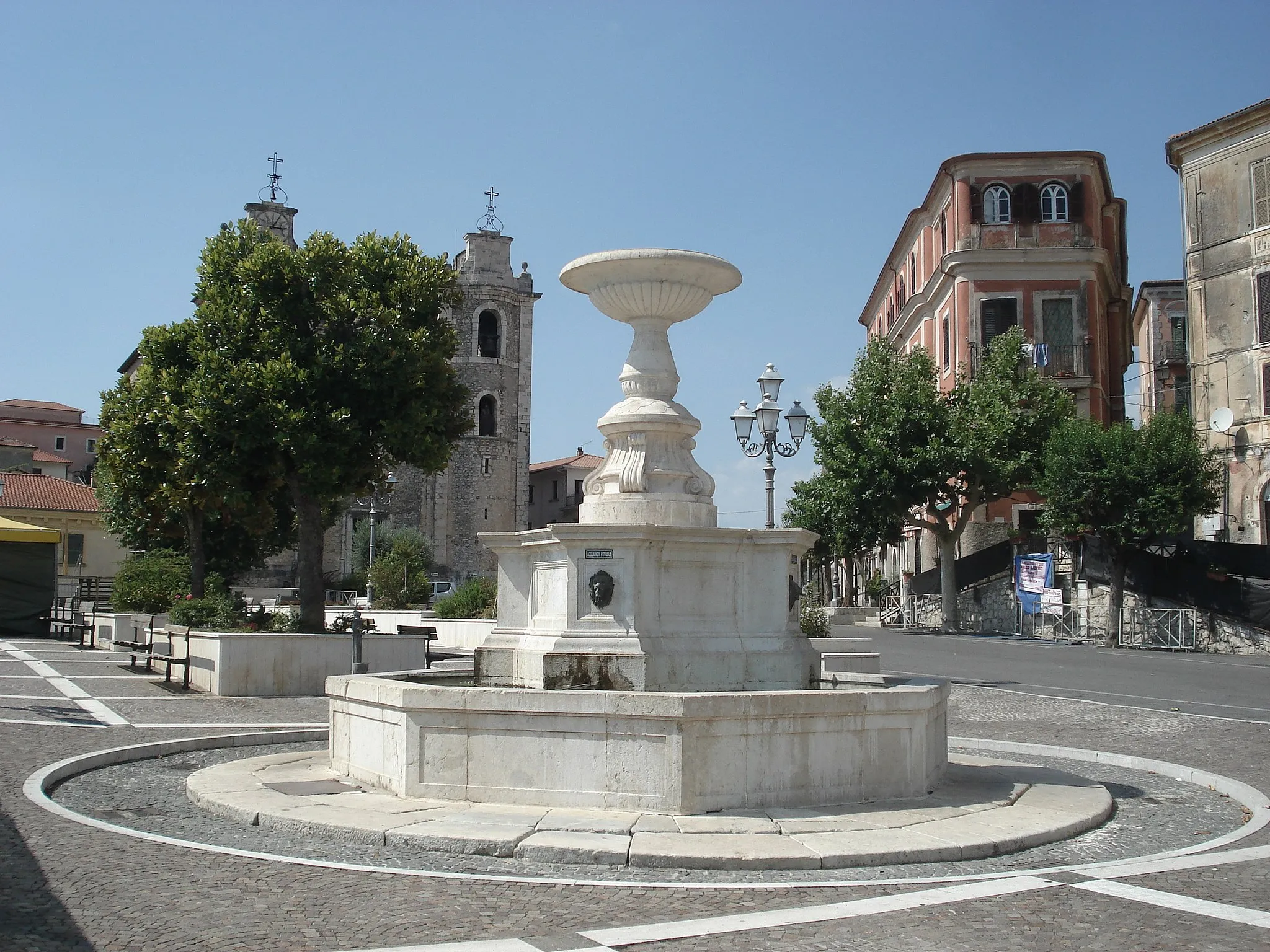 Photo showing: Monumental fountain (1874) in Umberto I Square, in Arce, Italy.