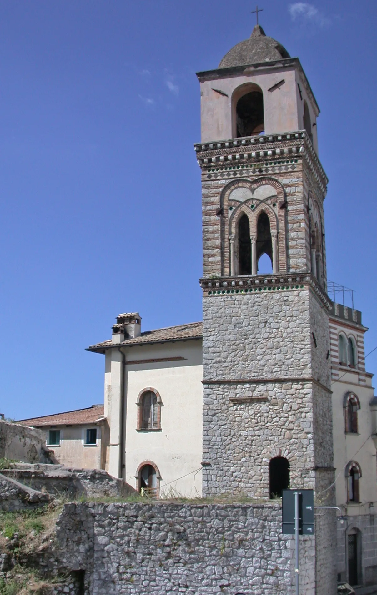 Photo showing: Itri, provincia di Latina, regione Lazio, Italia. Città alta, campanile della scomparsa chiesa di Santa Maria Maggiore