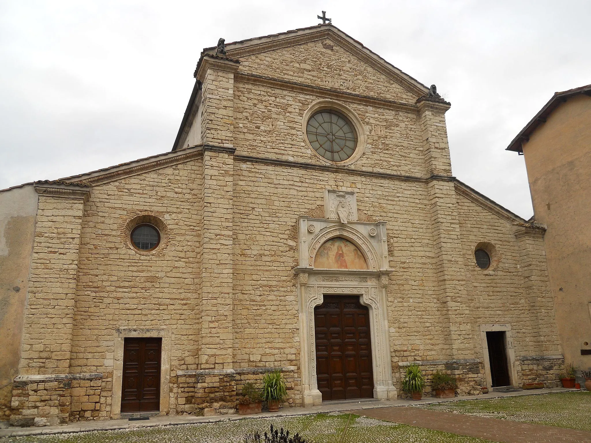 Photo showing: Front of the church of Farfa Abbey (Lazio, Italy)