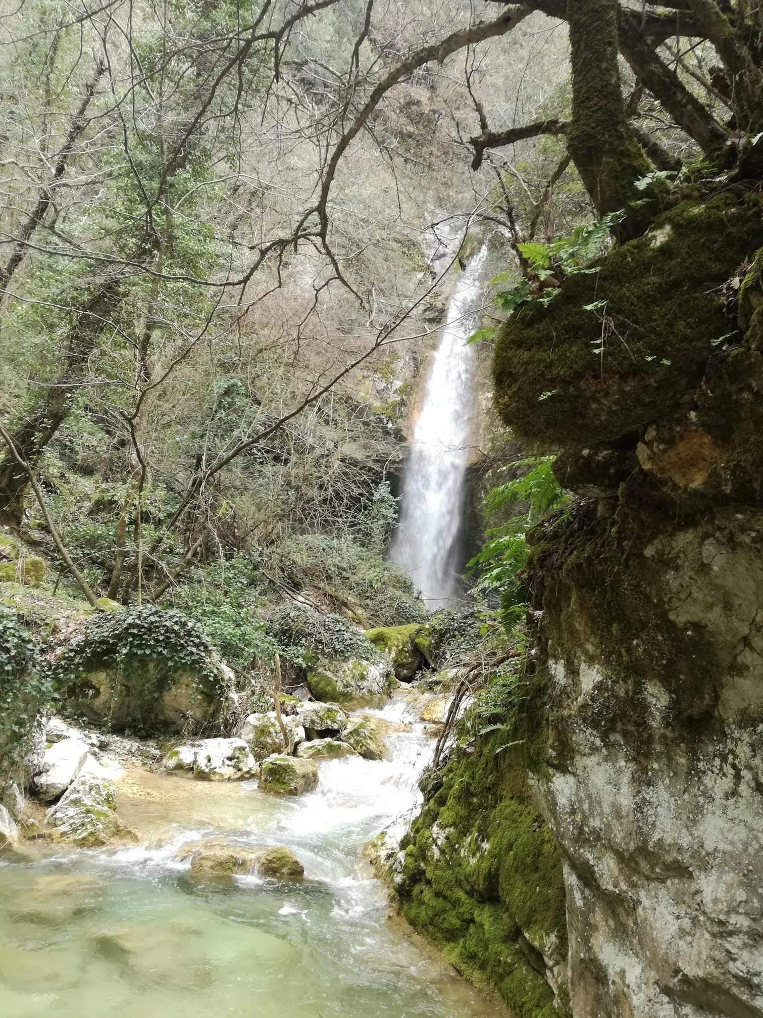 Photo showing: Cascata naturale del Fosso della Mola