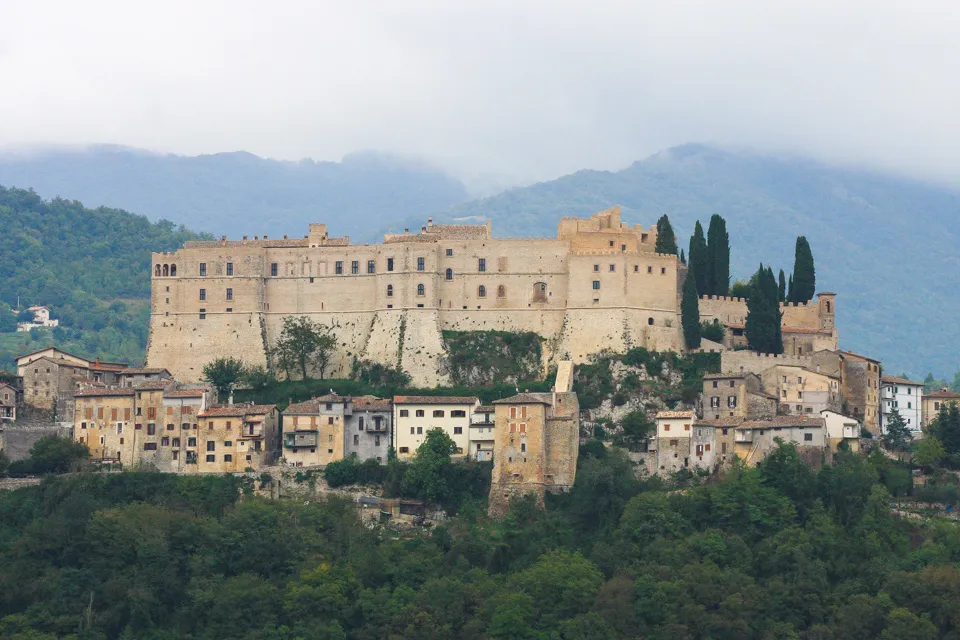 Photo showing: Sforza Cesarini Castle, Rocca Sinibalda, Latium, Italy