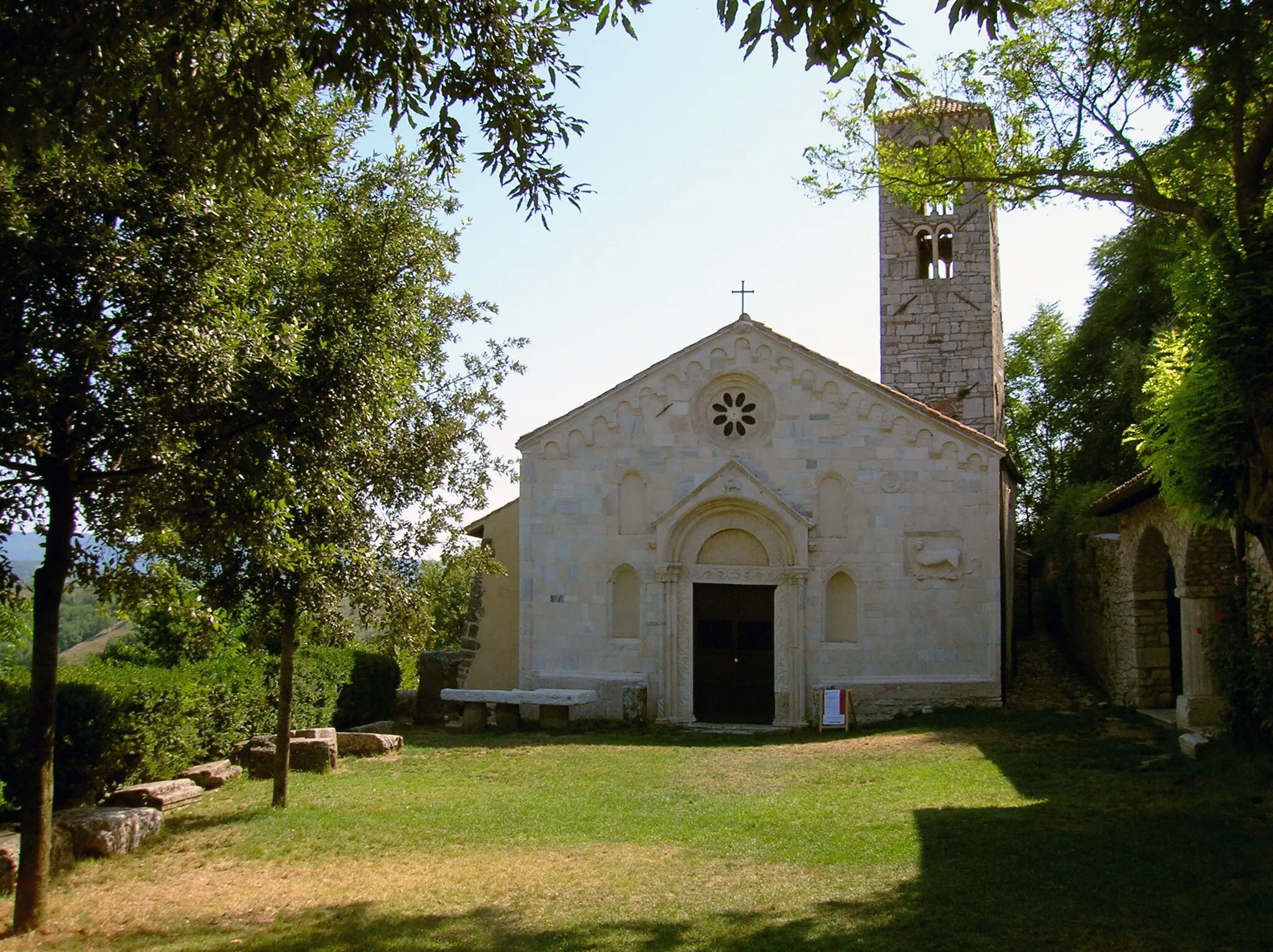 Photo showing: Chiesa di Santa Vittoria nell'area di Trebula Mutuesca, nei pressi di Monteleone Sabino, Lazio, Italia.