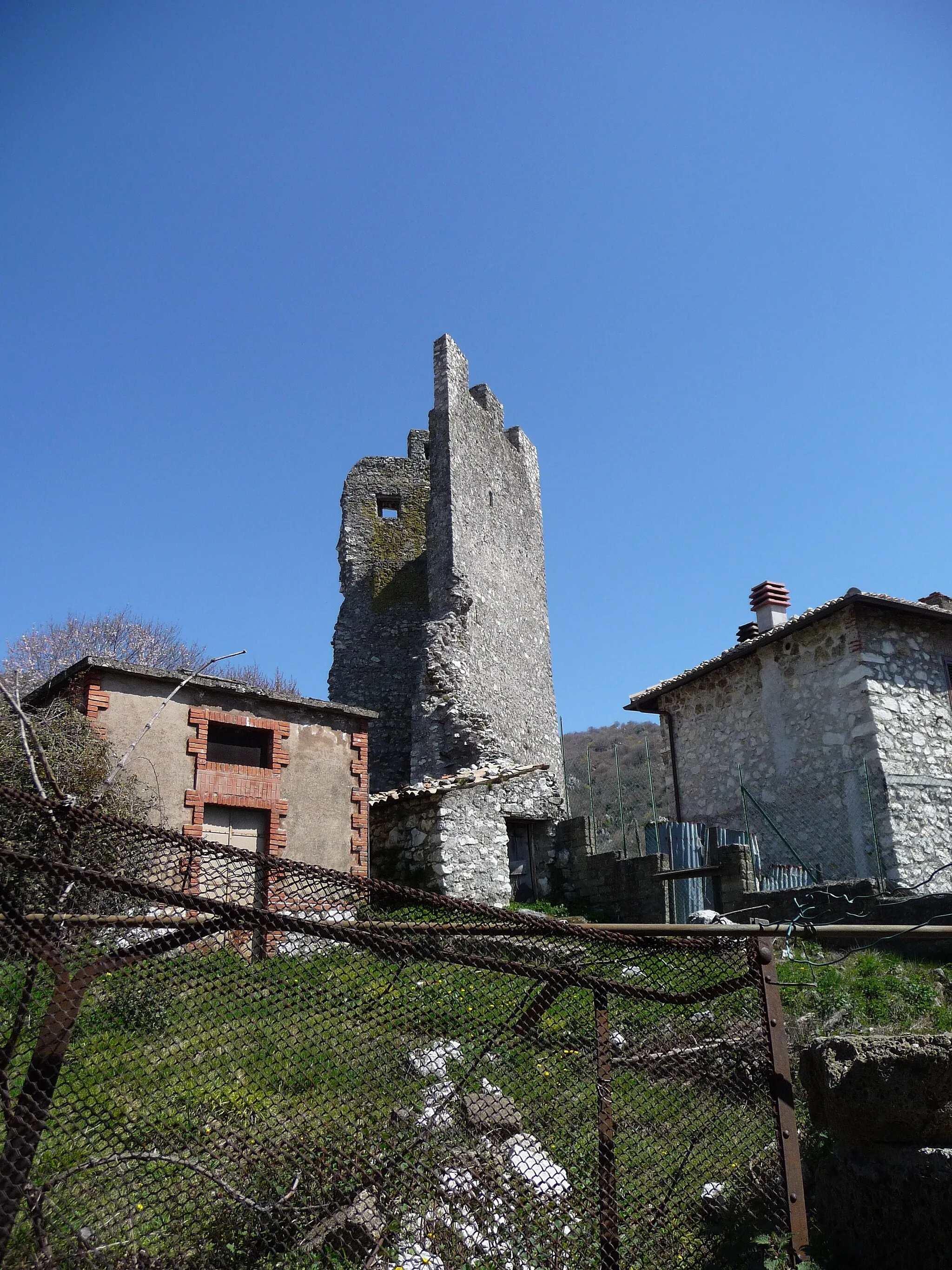 Photo showing: Vecchia torre diruta