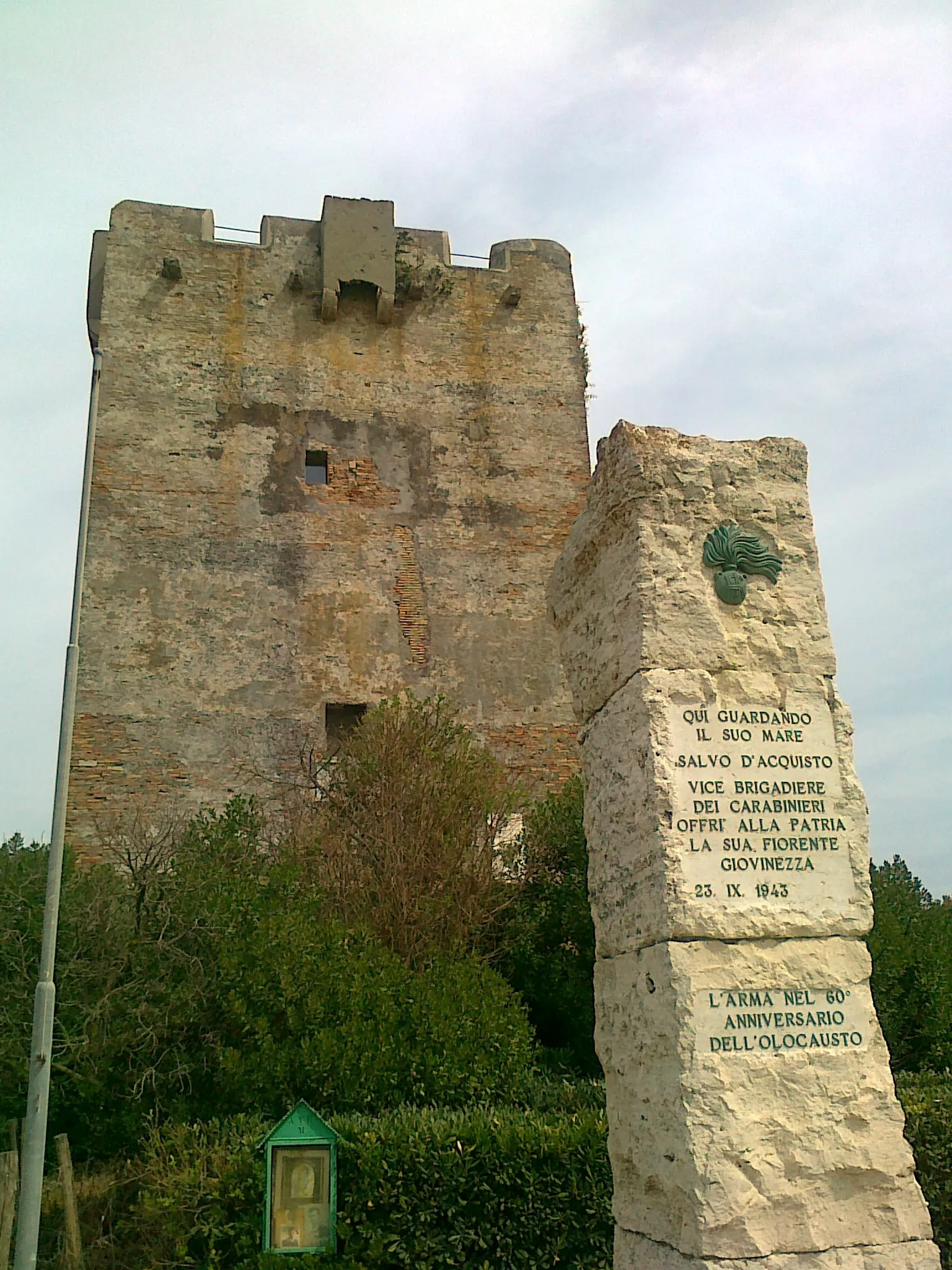 Photo showing: Torre di Palidoro. Luogo della Fucilazione di Salvo d'Acquisto. Lapide commemorativa.