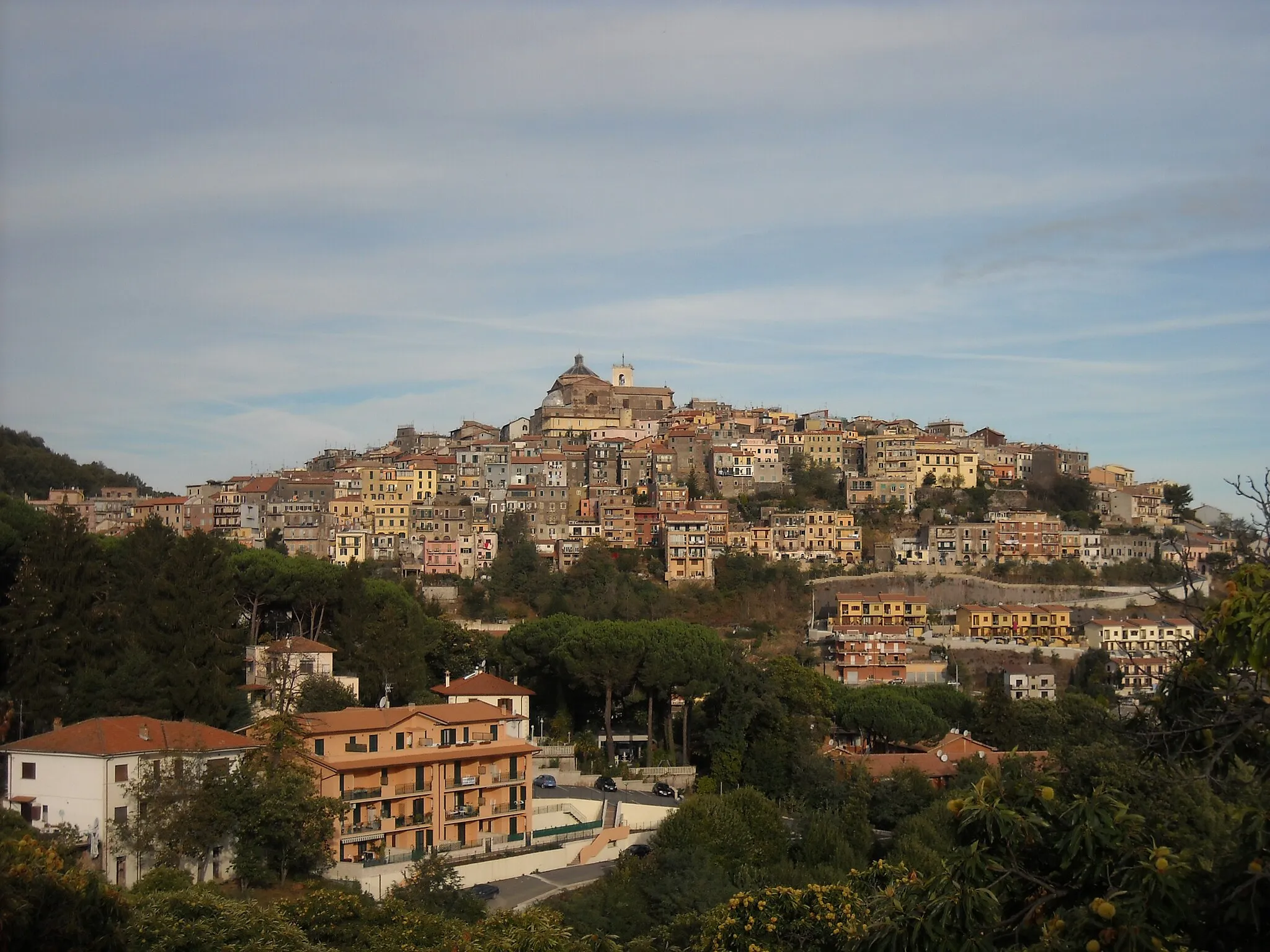 Photo showing: Panorama di Montecompatri da Monte Porzio (Roma).